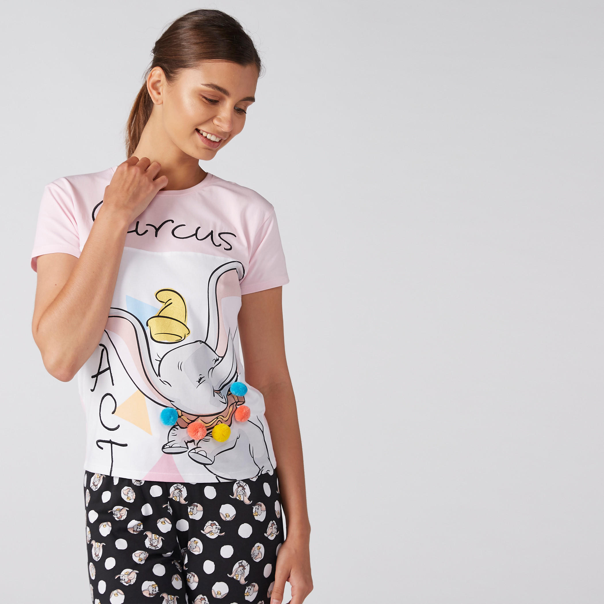 طقم بنطال رياضي بطبعات وتيشيرت بياقة مستديرة-women-clothing-nightwear-pyjamas-longsets-image-3