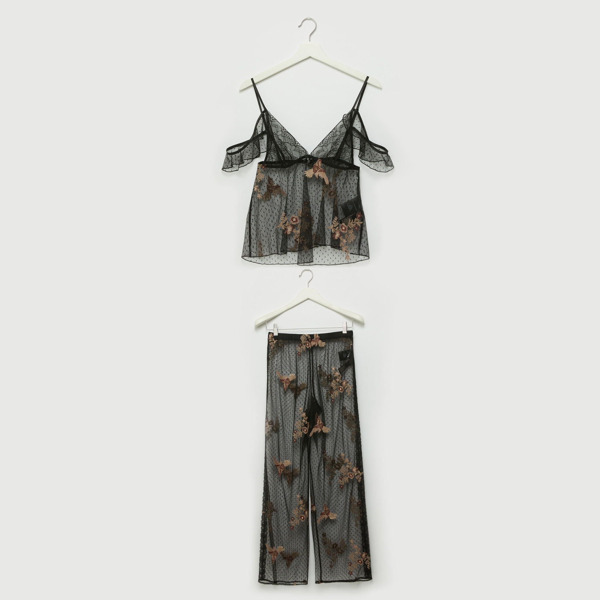 طقم بنطال بيجاما وبلوزة بتفاصيل دانتيل-women-clothing-nightwear-pyjamas-longsets-image-1
