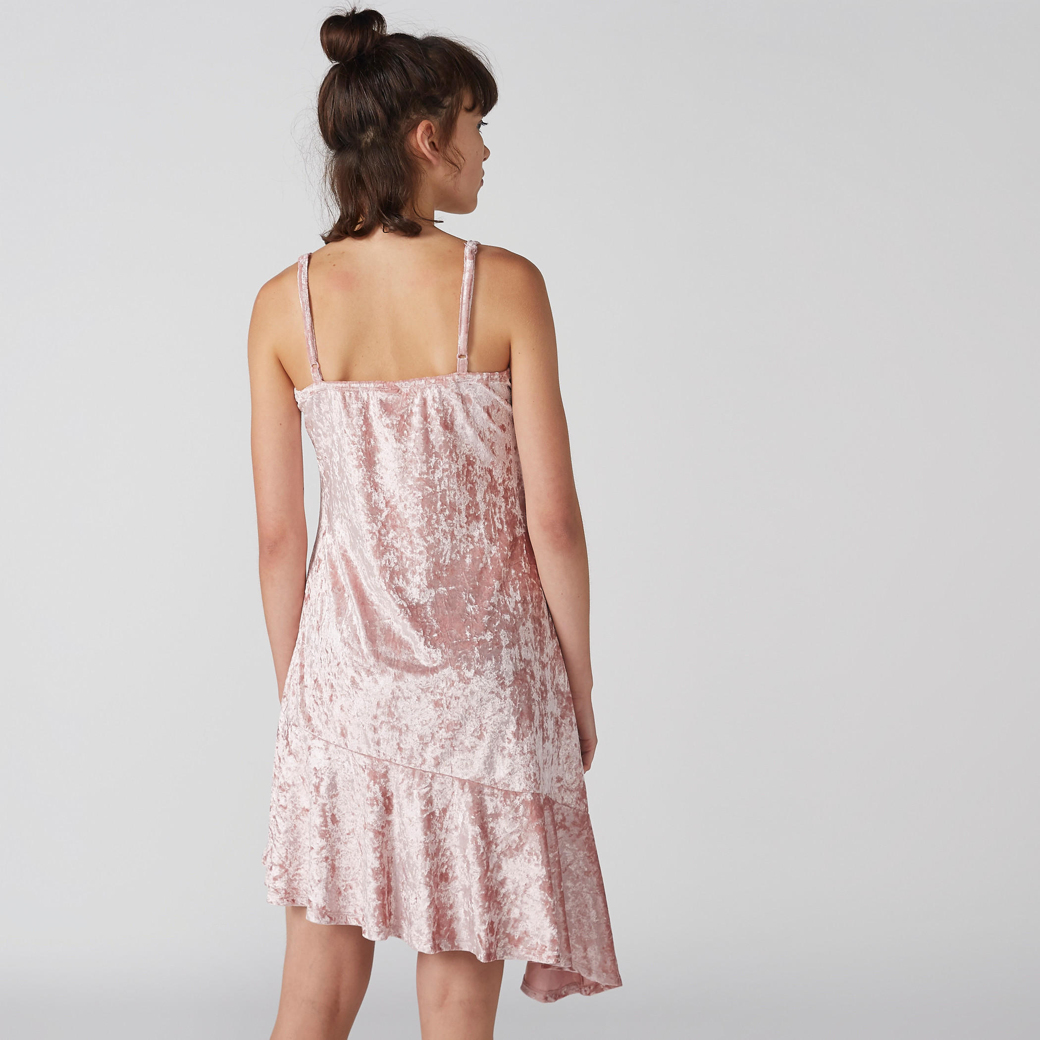 قميص نوم بتفاصيل دانتيل وحمالات رفيعة-women-clothing-nightwear-nighties-image-3