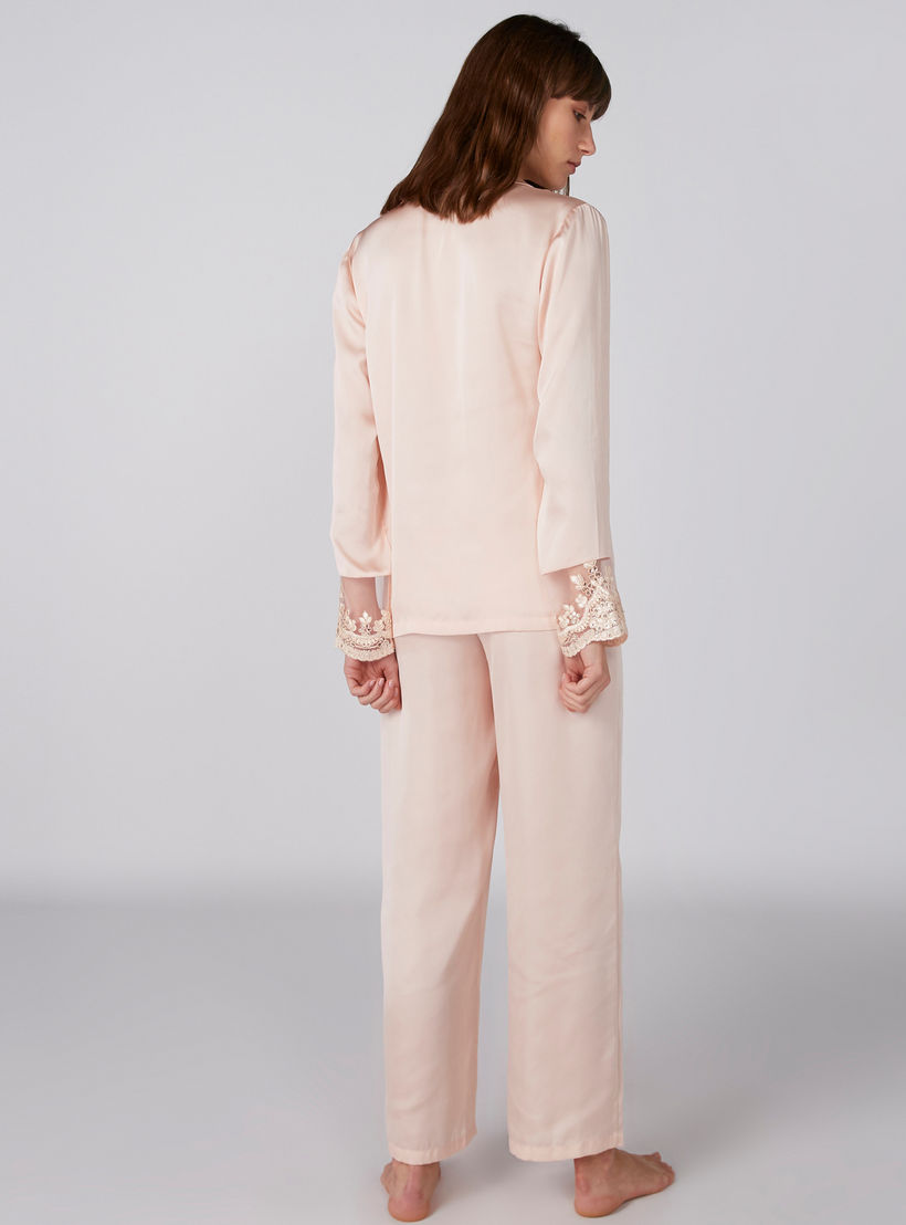 طقم بنطال بيجاما طويل وقميص بأكمام طويلة وتفاصيل دانتيل-women-clothing-nightwear-pyjamas-longsets-image-2