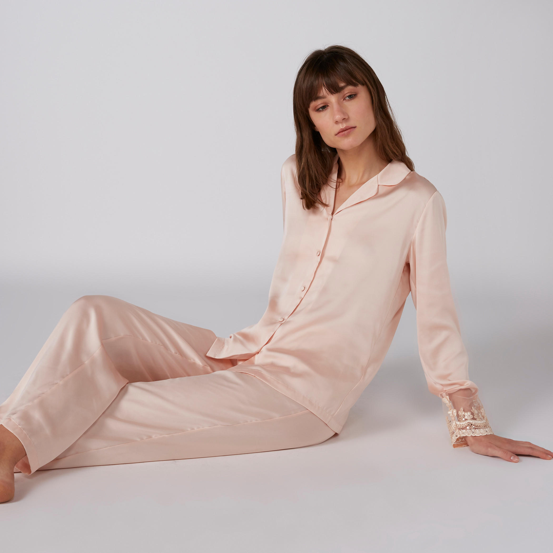 طقم بنطال بيجاما طويل وقميص بأكمام طويلة وتفاصيل دانتيل-women-clothing-nightwear-pyjamas-longsets-image-3