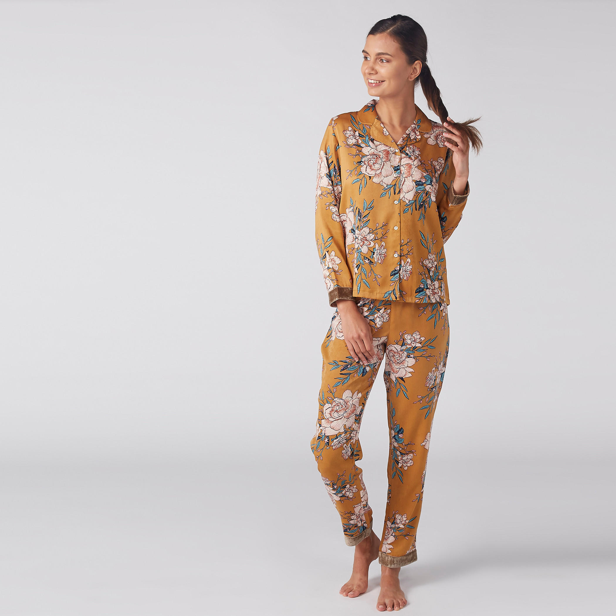 طقم بنطال بيجاما وقميص بأكمام طويلة وطبعات أزهار-women-clothing-nightwear-pyjamas-longsets-image-1