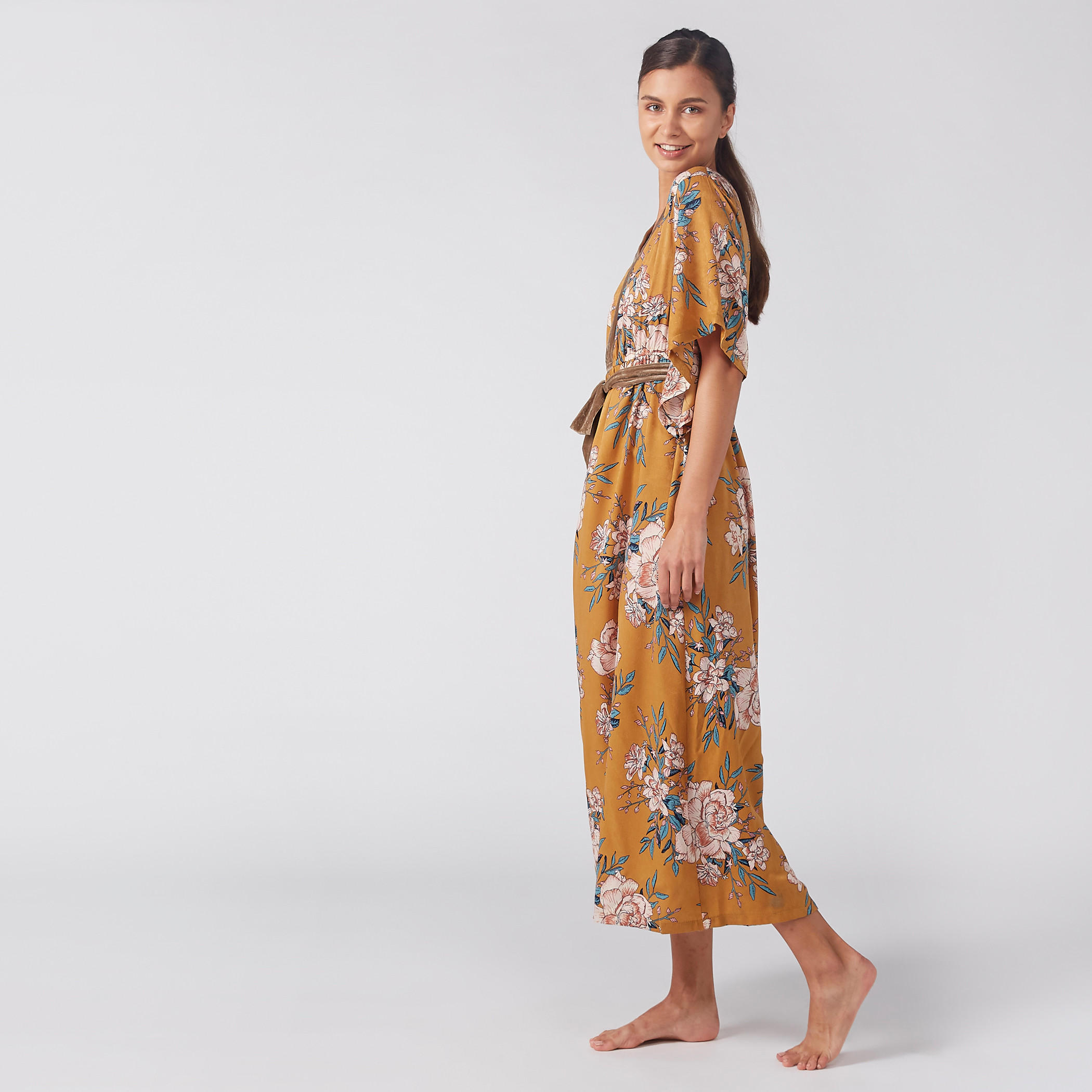 قميص نوم بياقة V وحزام رباط وطبعات أزهار-women-clothing-nightwear-nighties-image-2