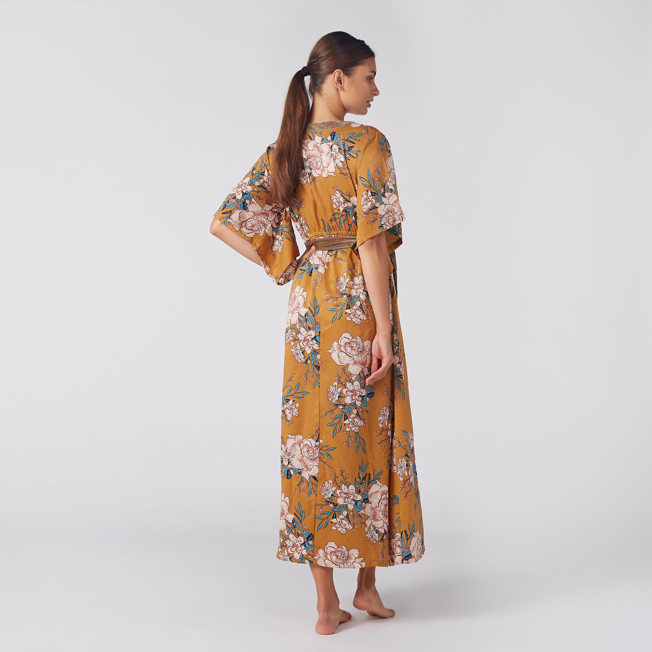 قميص نوم بياقة V وحزام رباط وطبعات أزهار-women-clothing-nightwear-nighties-image-3
