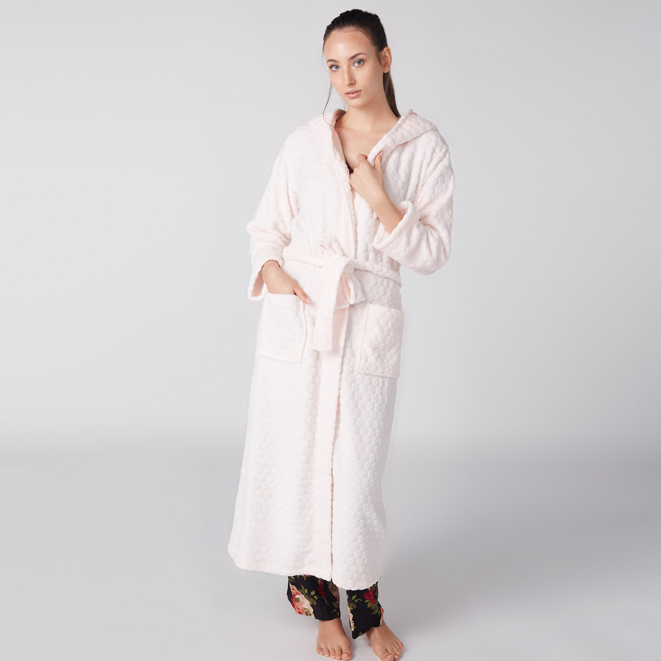 روب بأكمام طويلة وحزام رباط-women-clothing-nightwear-robes-image-1