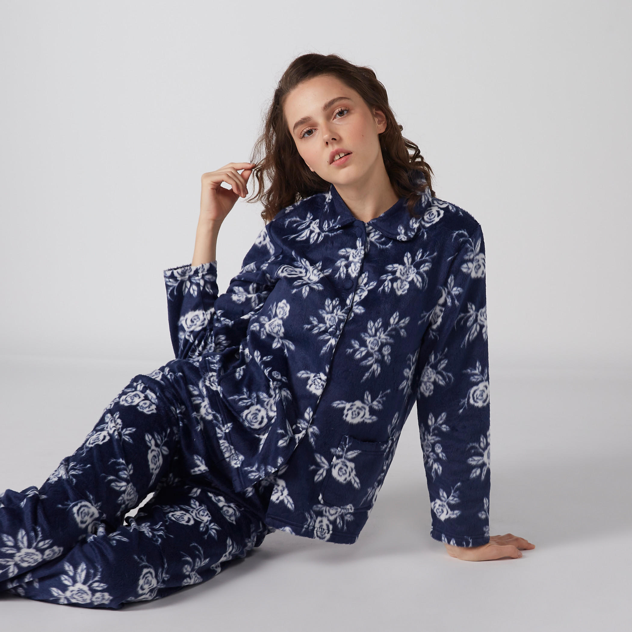 طقم بيجاما ذو نقش مطبوع وقميص بأكمام طويلة-women-clothing-nightwear-pyjamas-longsets-image-4