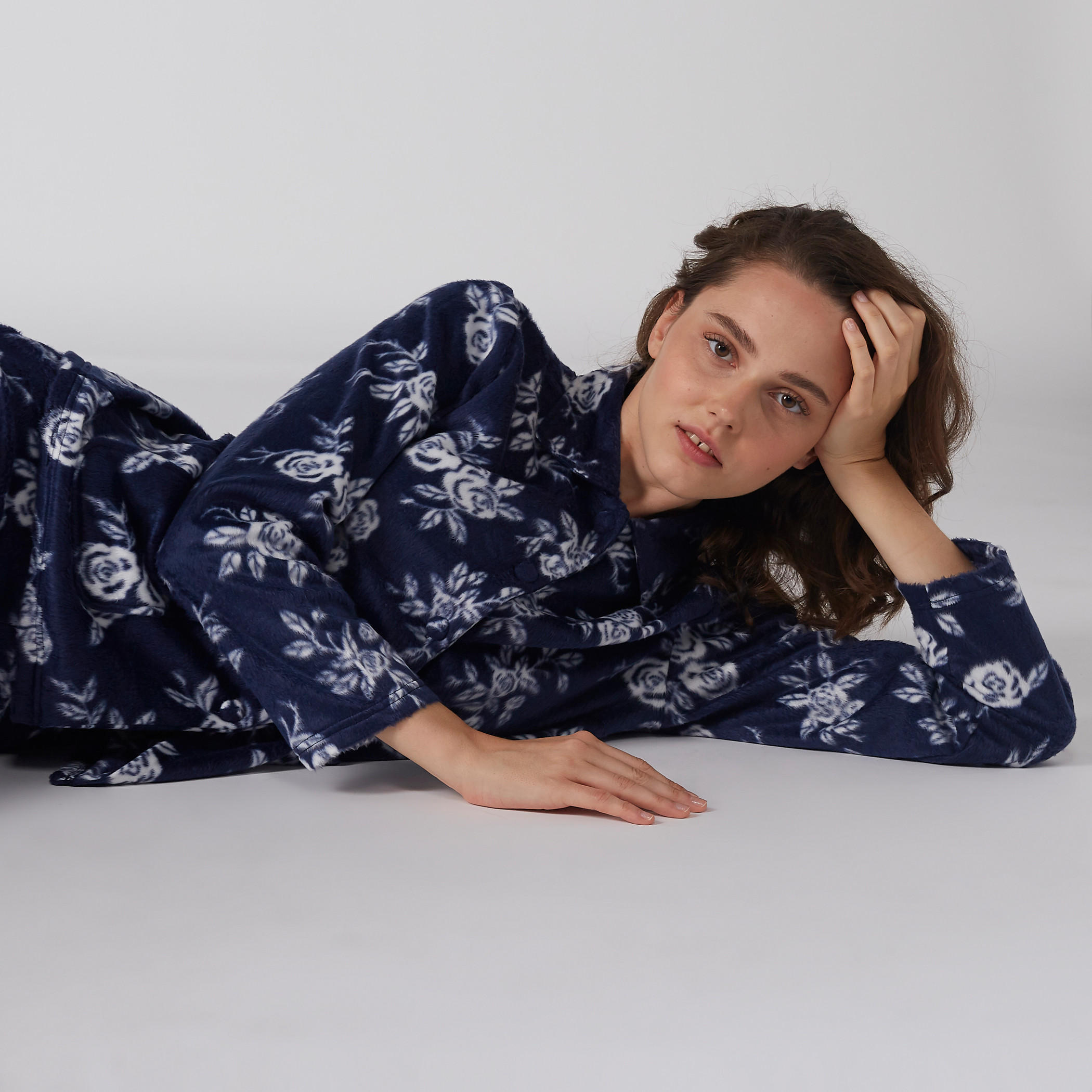 طقم بيجاما ذو نقش مطبوع وقميص بأكمام طويلة-women-clothing-nightwear-pyjamas-longsets-image-2