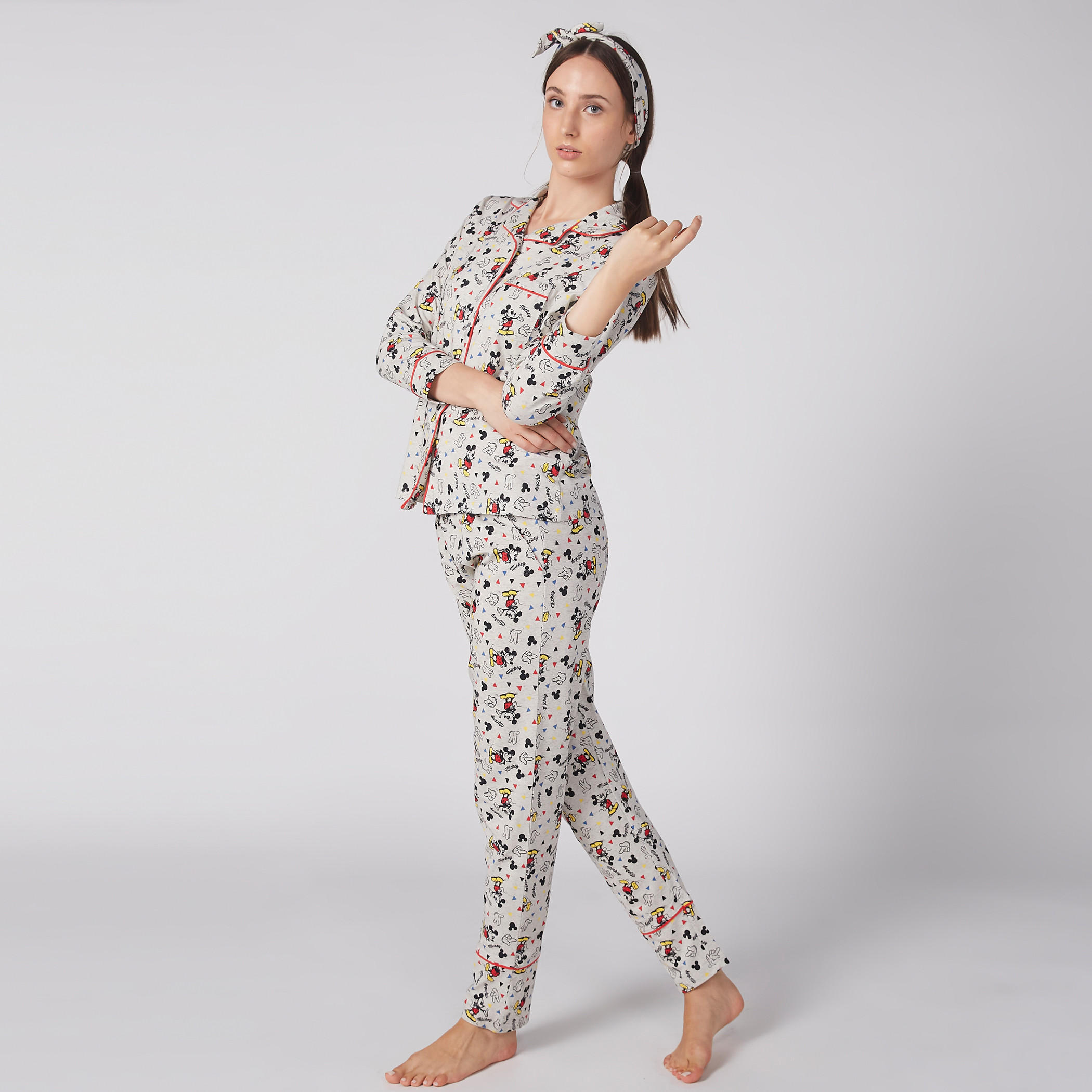طقم بيجاما بنطال وقميص بطبعات ميكي ماوس-women-clothing-nightwear-pyjamas-longsets-image-1