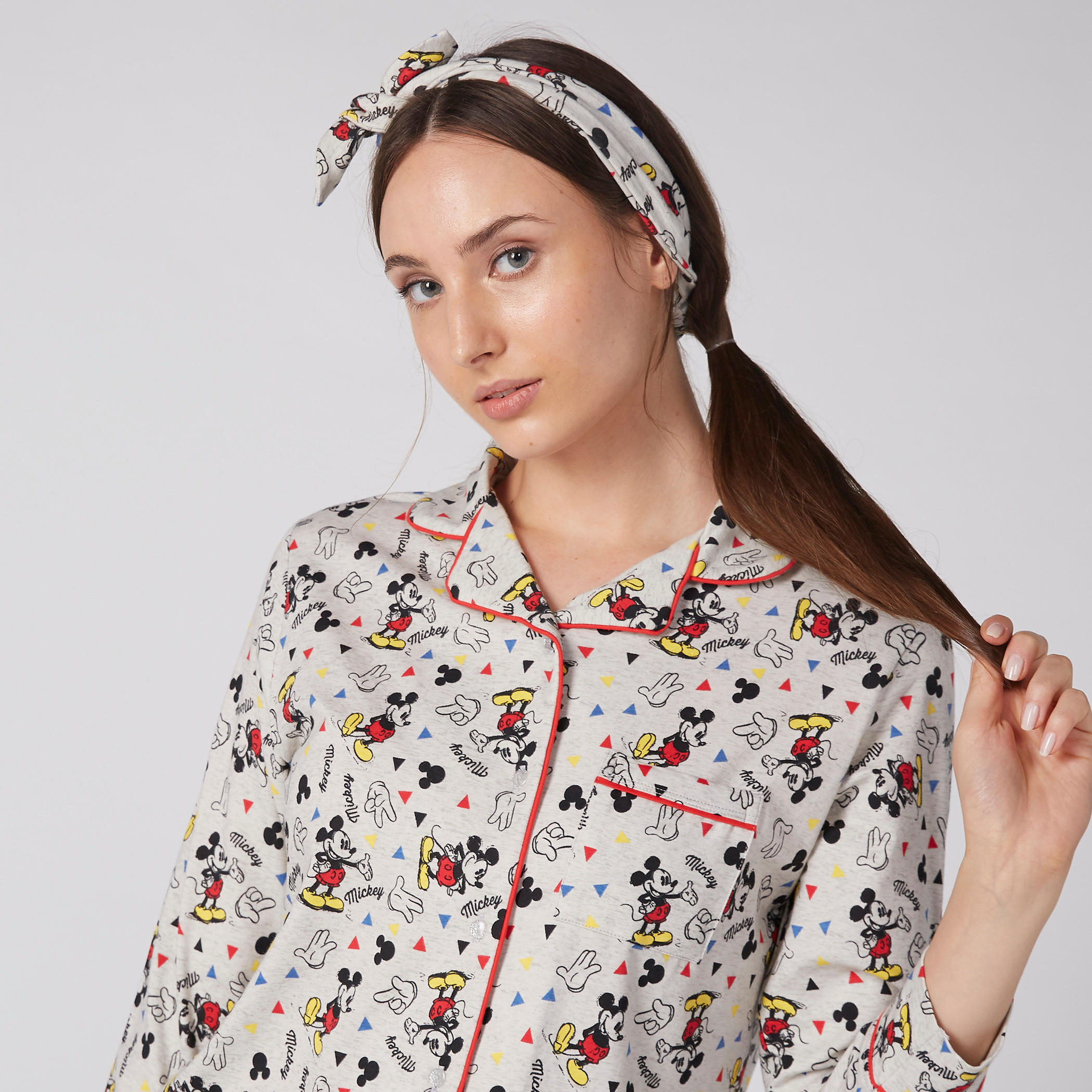 طقم بيجاما بنطال وقميص بطبعات ميكي ماوس-women-clothing-nightwear-pyjamas-longsets-image-2