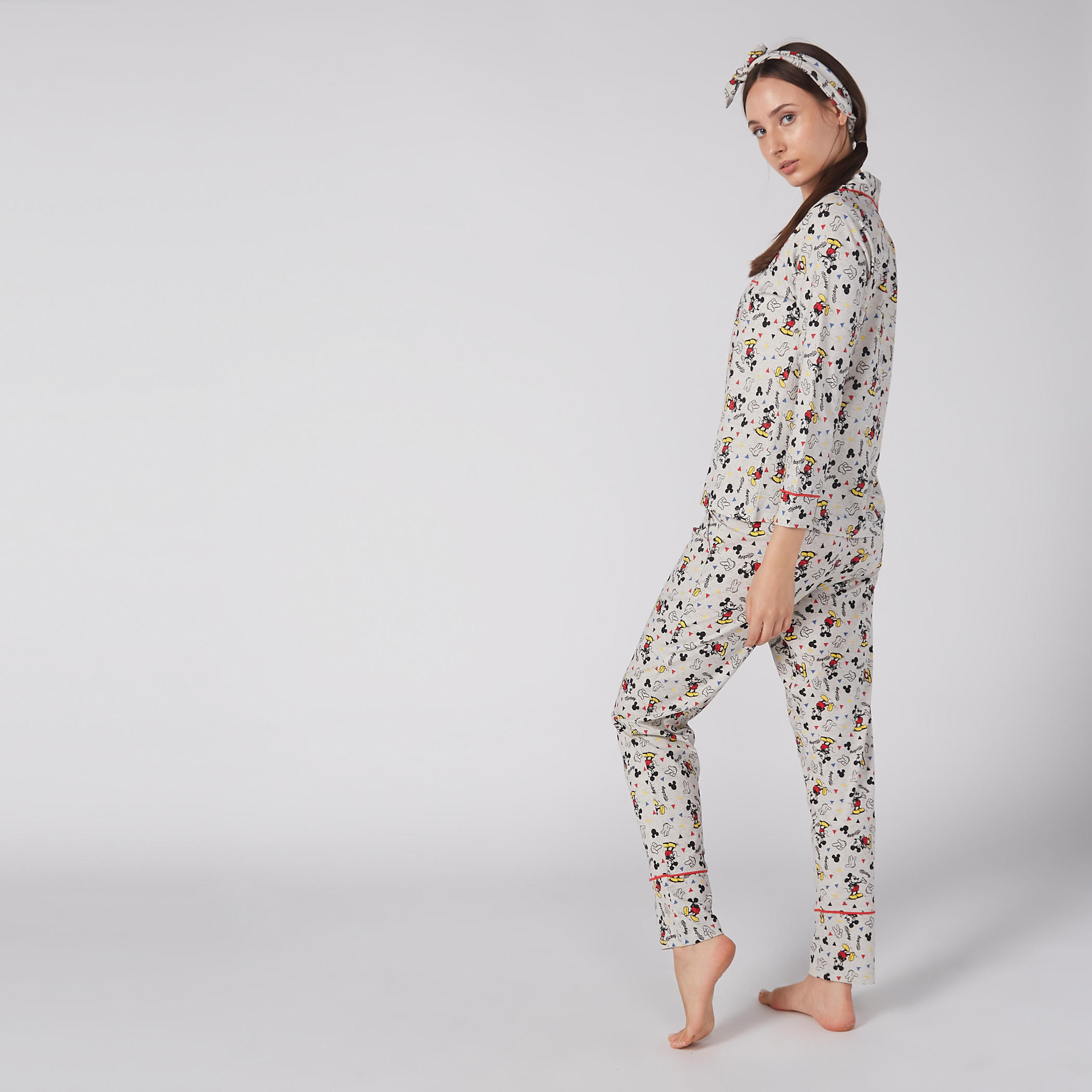 طقم بيجاما بنطال وقميص بطبعات ميكي ماوس-women-clothing-nightwear-pyjamas-longsets-image-4