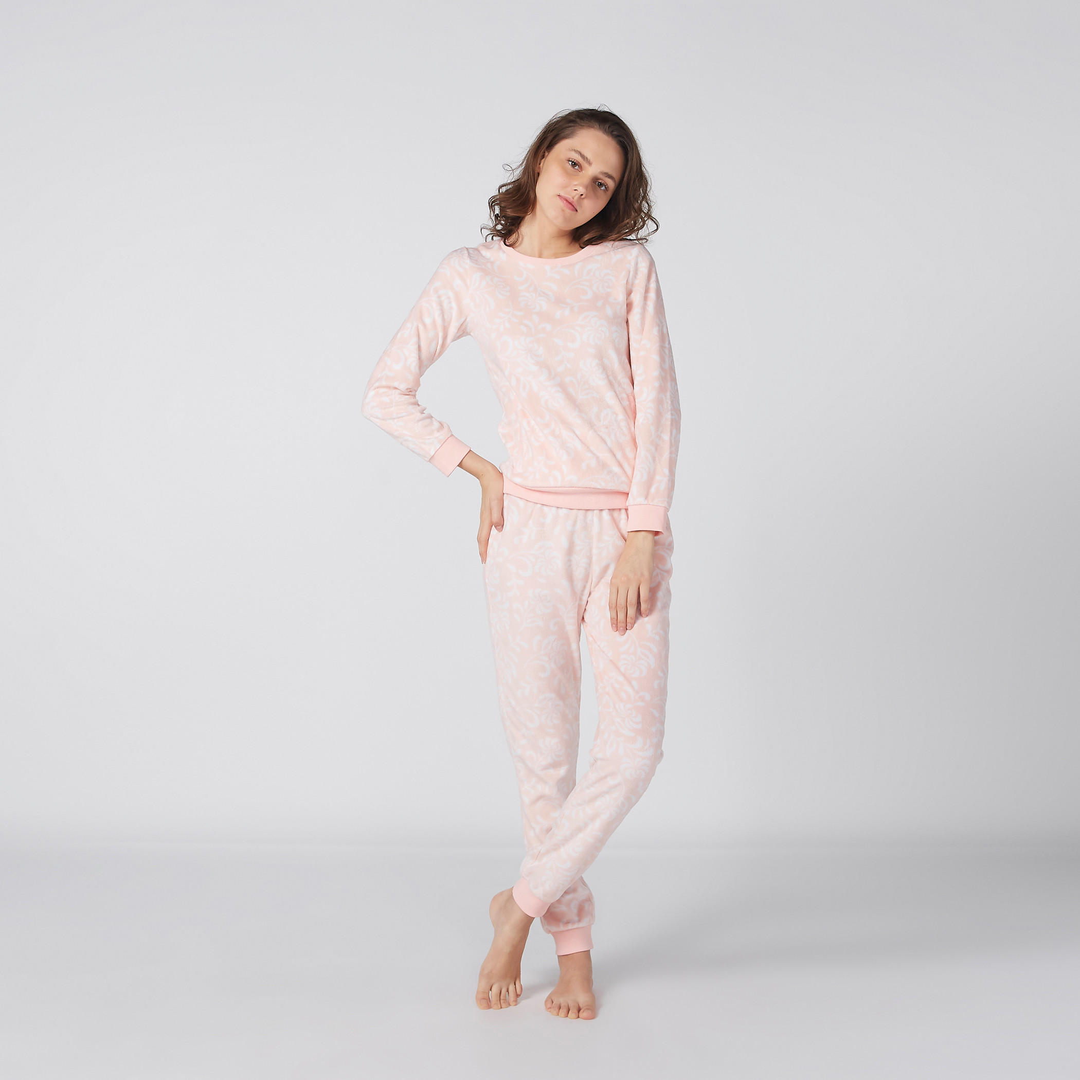 طقم بنطال رياضي وبلوفر بأكمام طويلة وطبعات-women-clothing-nightwear-pyjamas-longsets-image-1