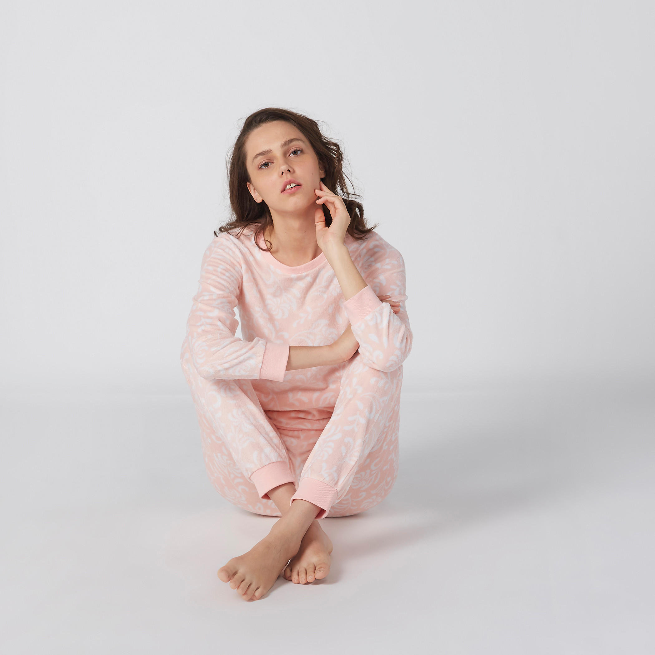 طقم بنطال رياضي وبلوفر بأكمام طويلة وطبعات-women-clothing-nightwear-pyjamas-longsets-image-2