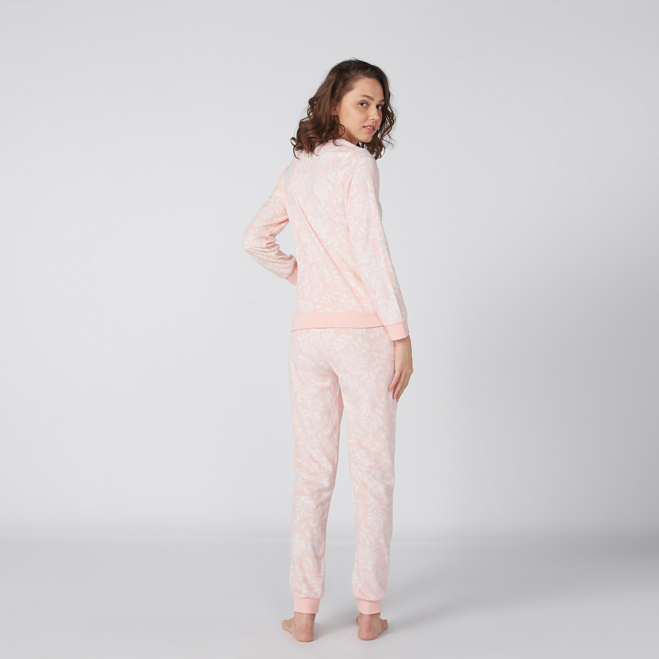 طقم بنطال رياضي وبلوفر بأكمام طويلة وطبعات-women-clothing-nightwear-pyjamas-longsets-image-4