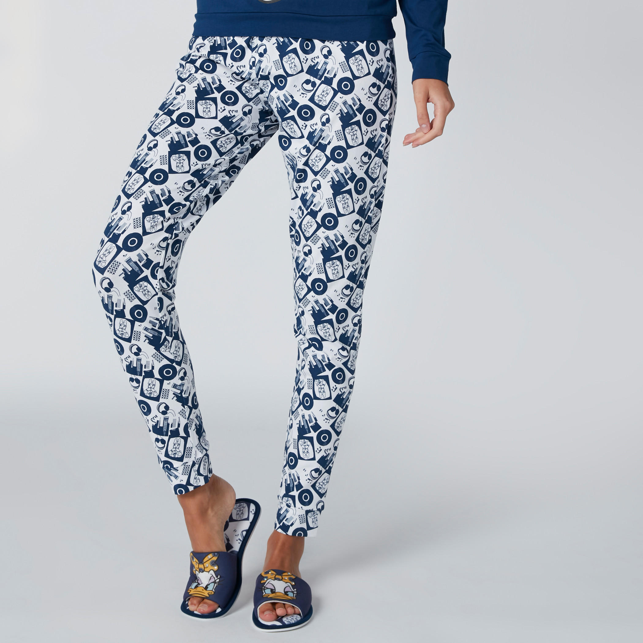 Daisy Duck Printed Long Sleeves T-Shirt and Pyjama Set-women-clothing-nightwear-pyjamas-longsets-image-4
