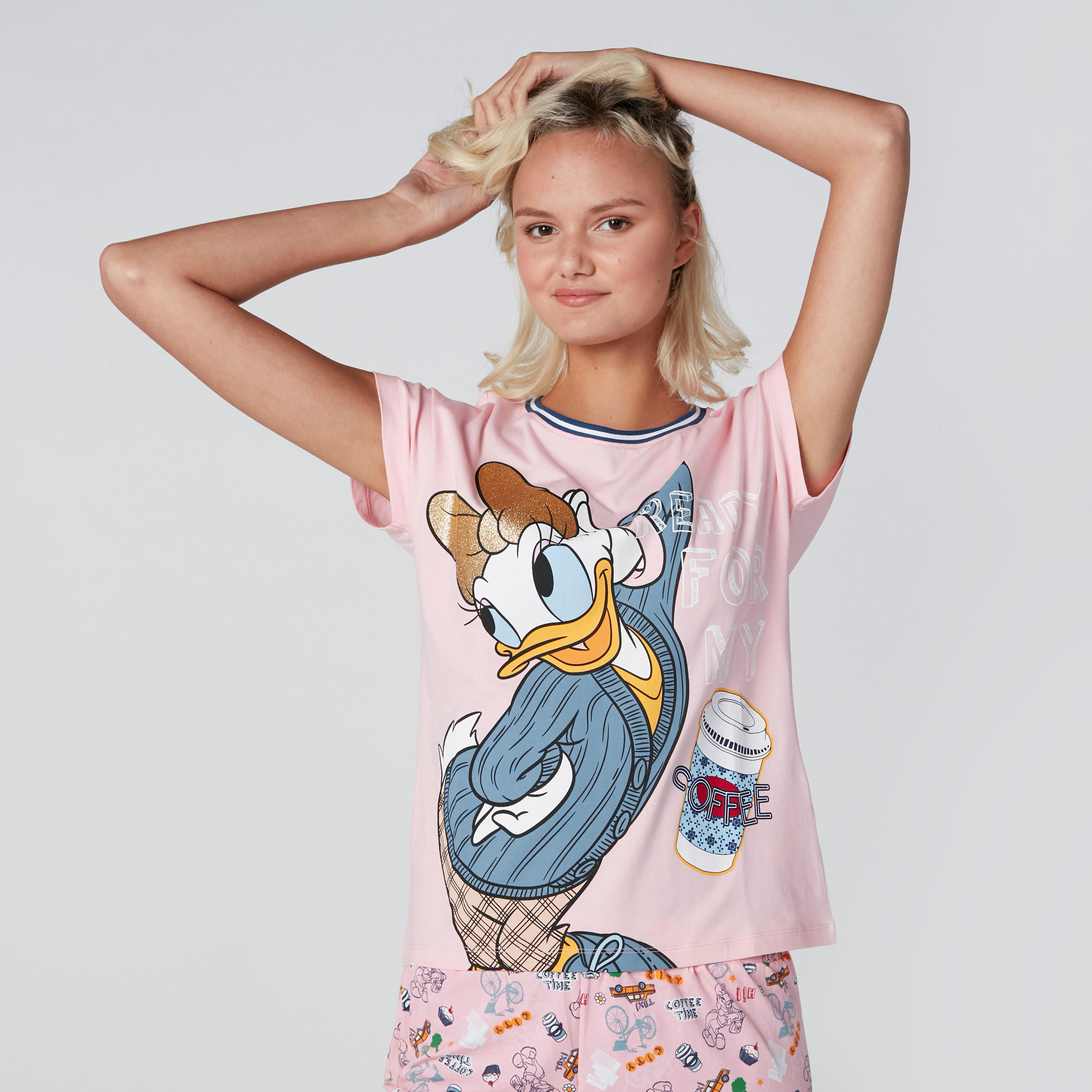 طقم بيجاما وتيشيرت بطبعات ديسي دك وأكمام قصيرة-women-clothing-nightwear-pyjamas-longsets-image-1