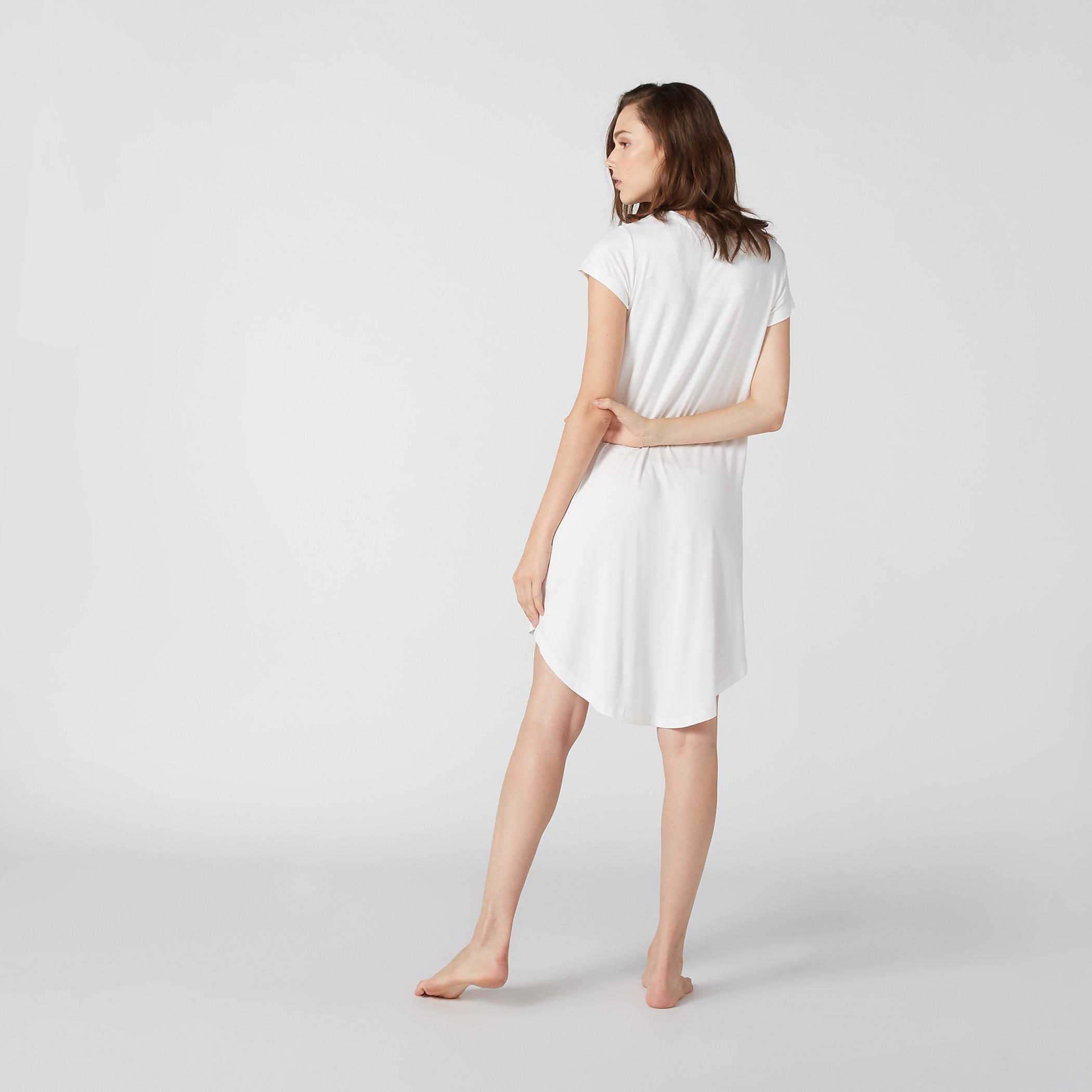 قميص نوم بأكمام قصيرة وطبعات دايزي داك-women-clothing-nightwear-nighties-image-3