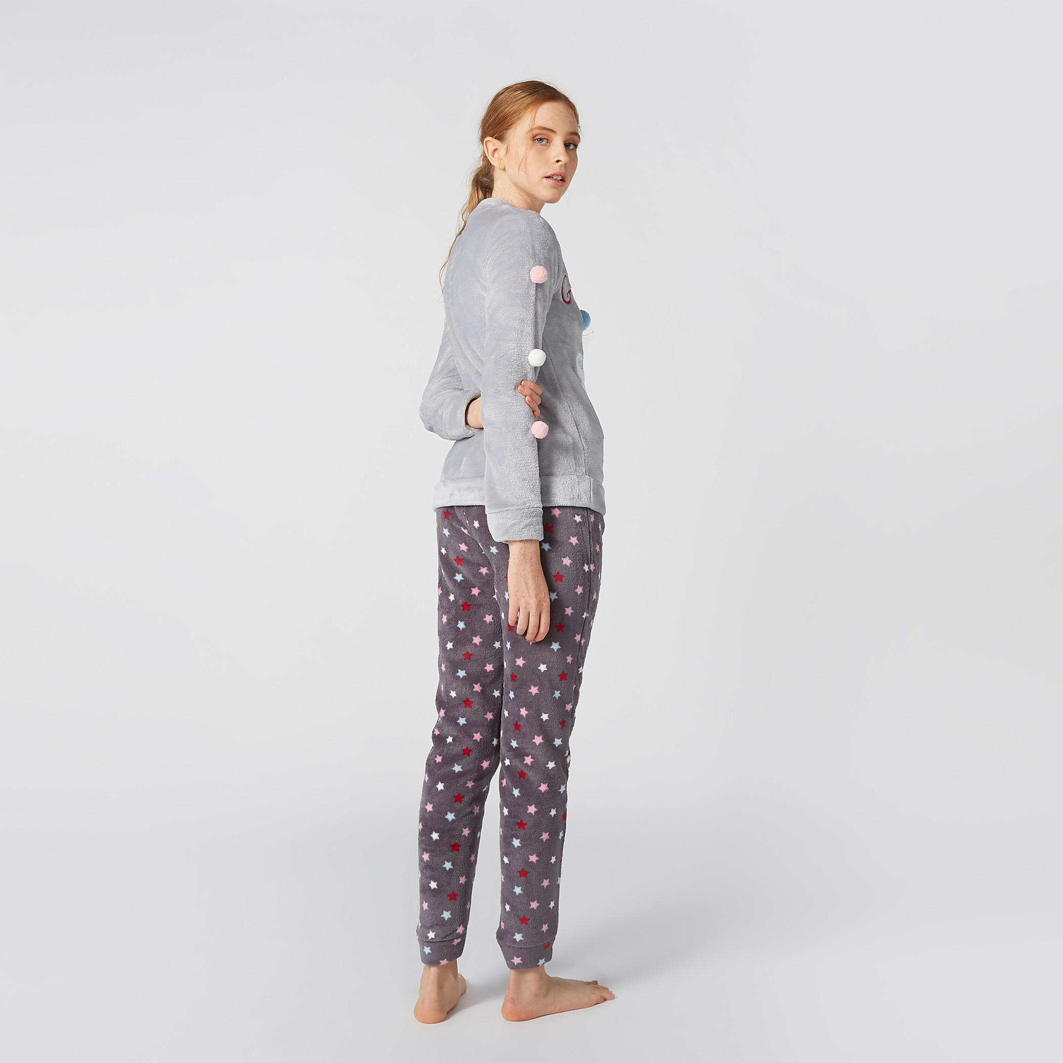 طقم سويت شيرت بتفاصيل بوم بوم مع بنطال بيجاما-women-clothing-nightwear-pyjamas-longsets-image-3
