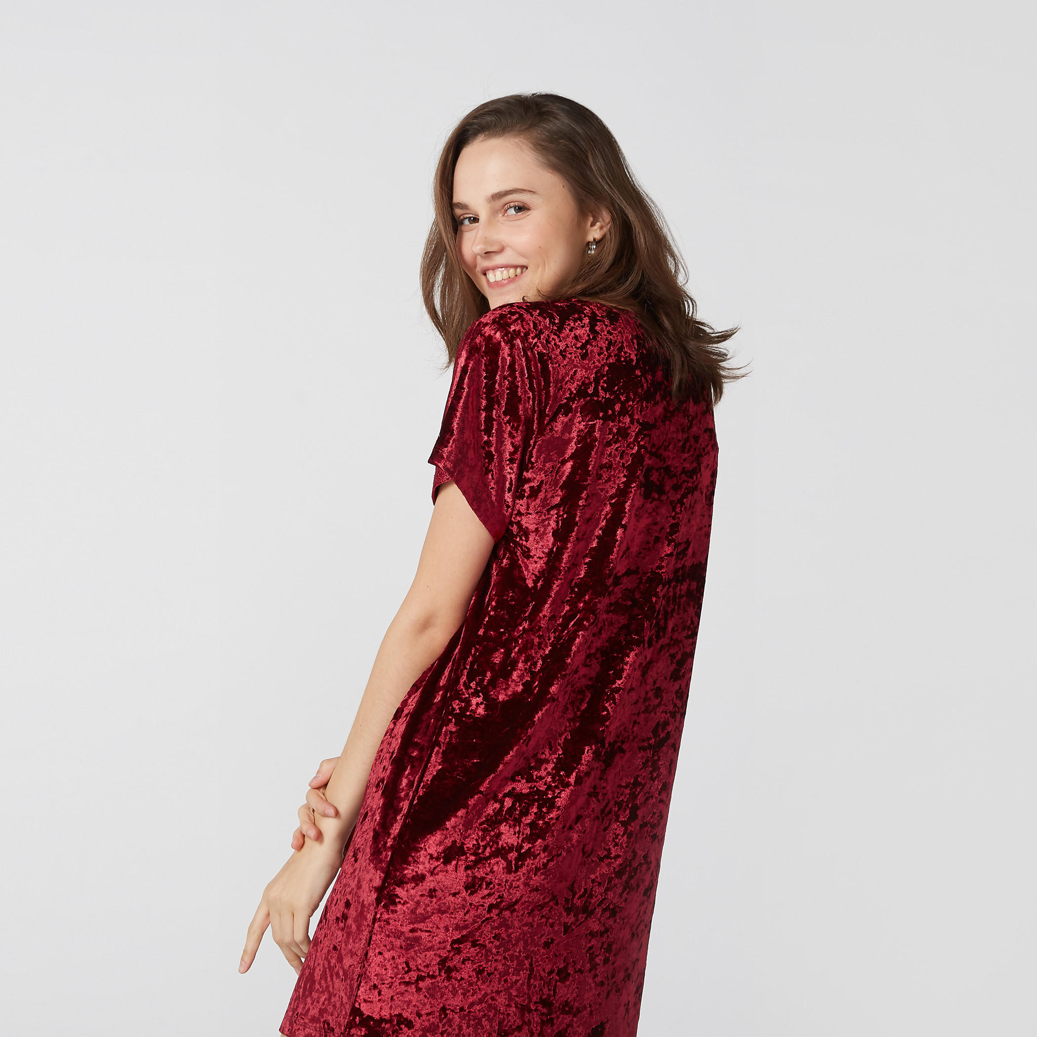 قميص نوم بتزيينات وياقة مستديرة-women-clothing-nightwear-nighties-image-2