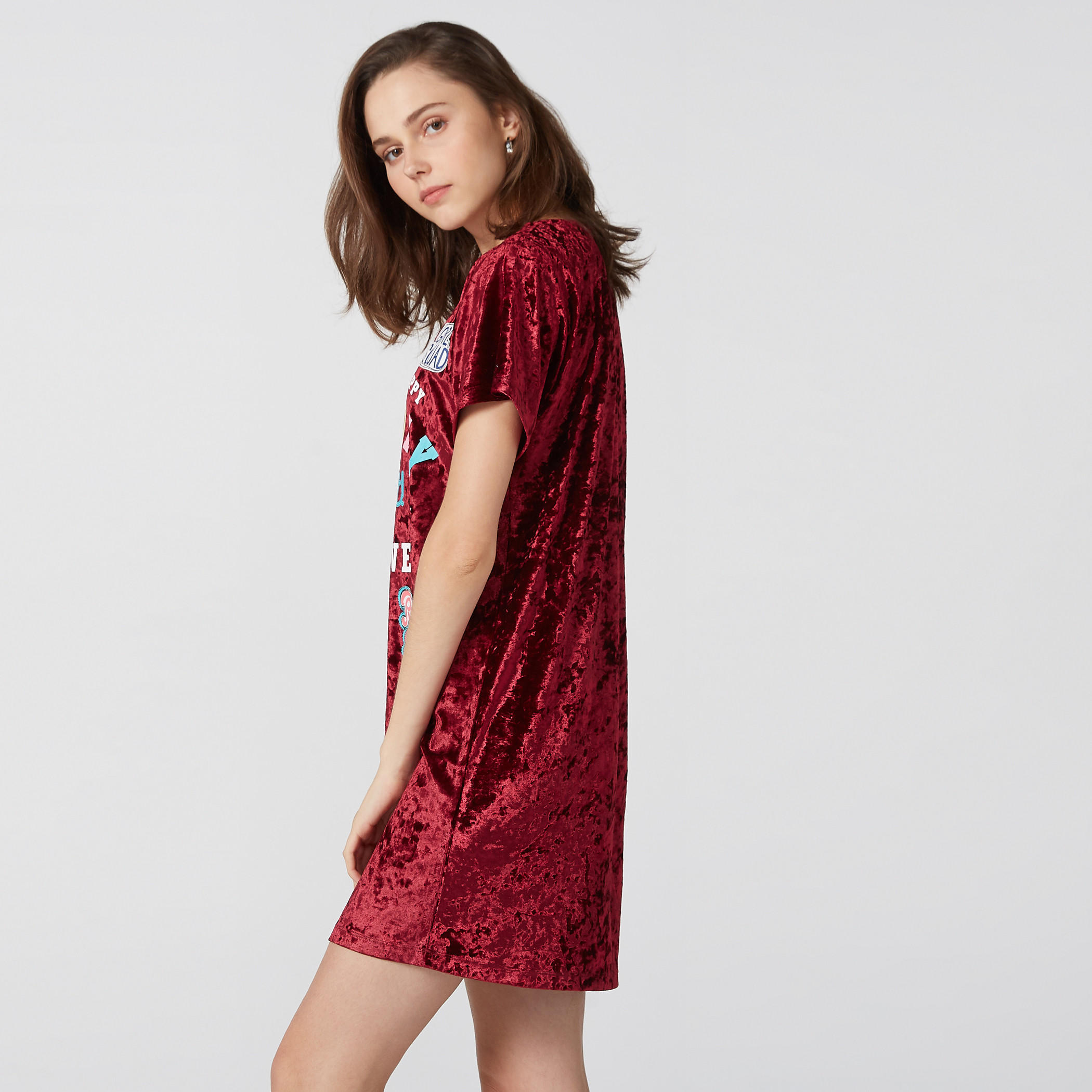 قميص نوم بتزيينات وياقة مستديرة-women-clothing-nightwear-nighties-image-3