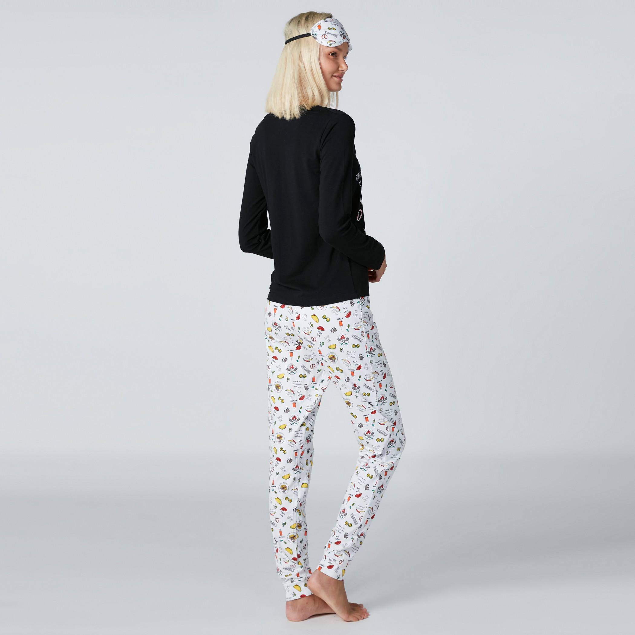 طقم بيجاما منقوش من بنطال وتيشيرت بياقة مستديرة-women-clothing-nightwear-pyjamas-longsets-image-3