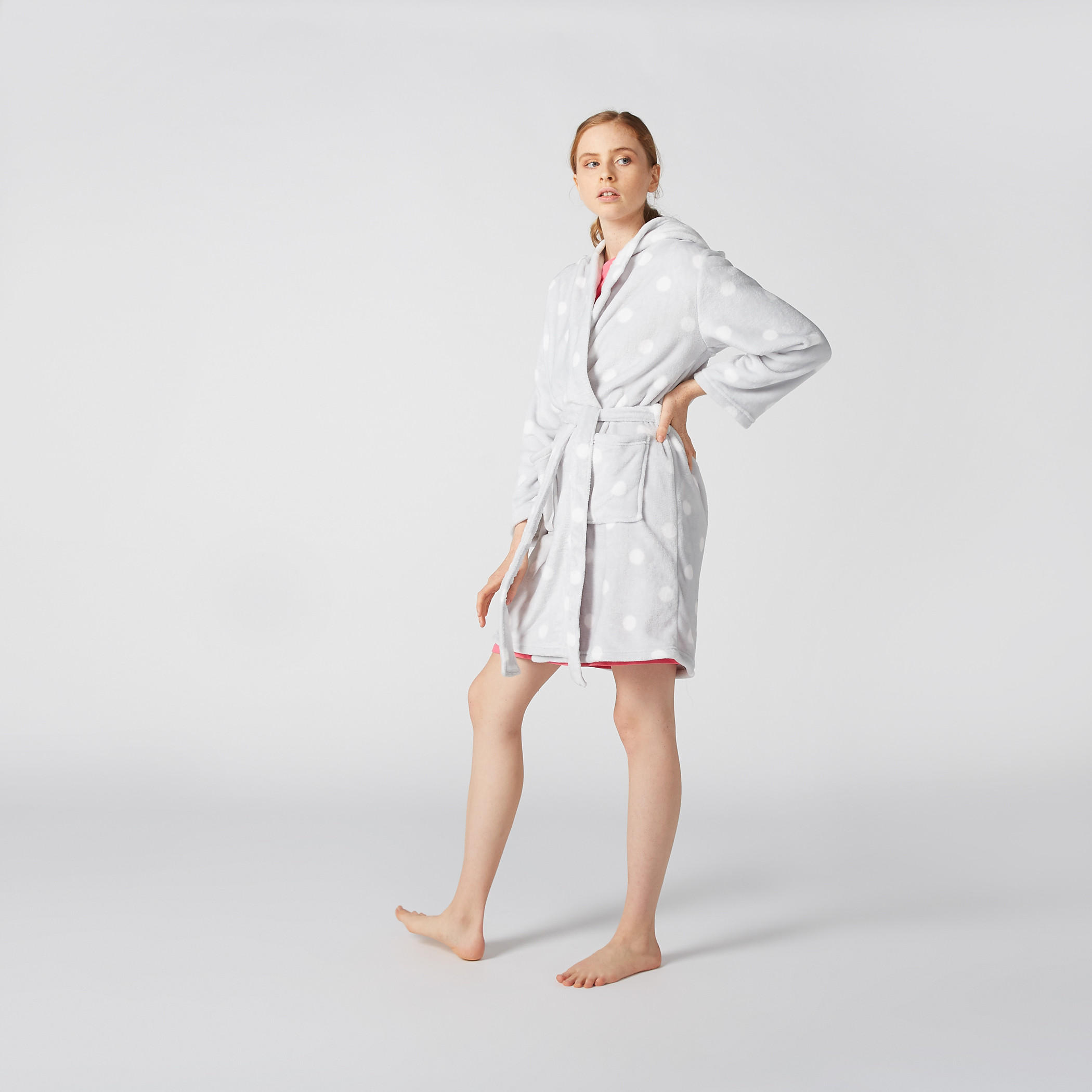 روب قطيفة بقبعة وجيوب-women-clothing-nightwear-robes-image-3