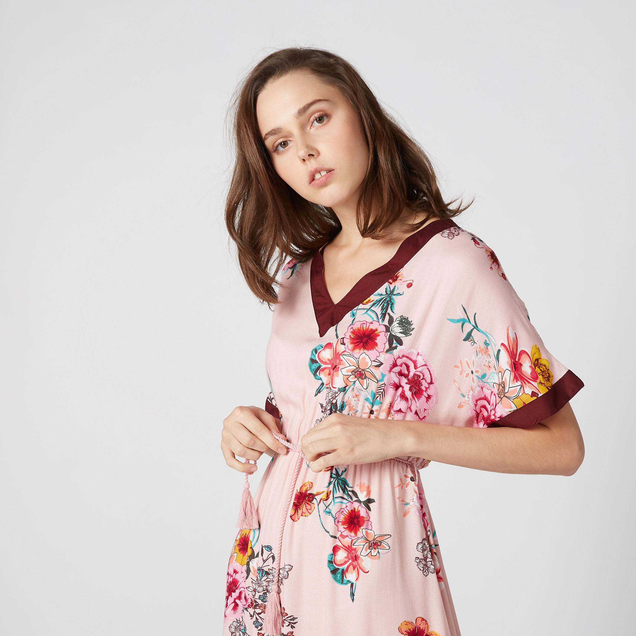 قميص نوم ماكسي بياقة V وطبعات وأكمام متّصلة-women-clothing-nightwear-nighties-image-1