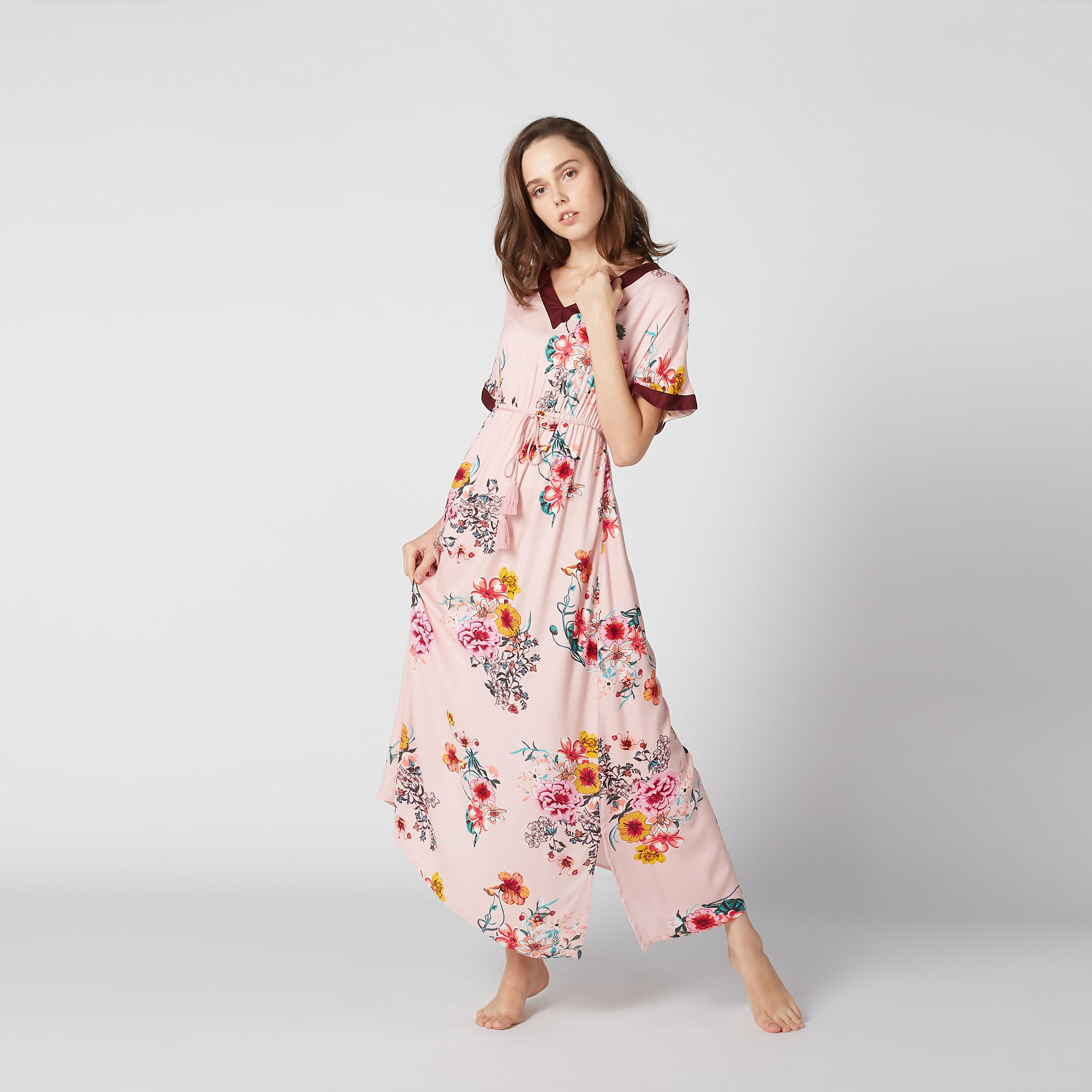 قميص نوم ماكسي بياقة V وطبعات وأكمام متّصلة-women-clothing-nightwear-nighties-image-2