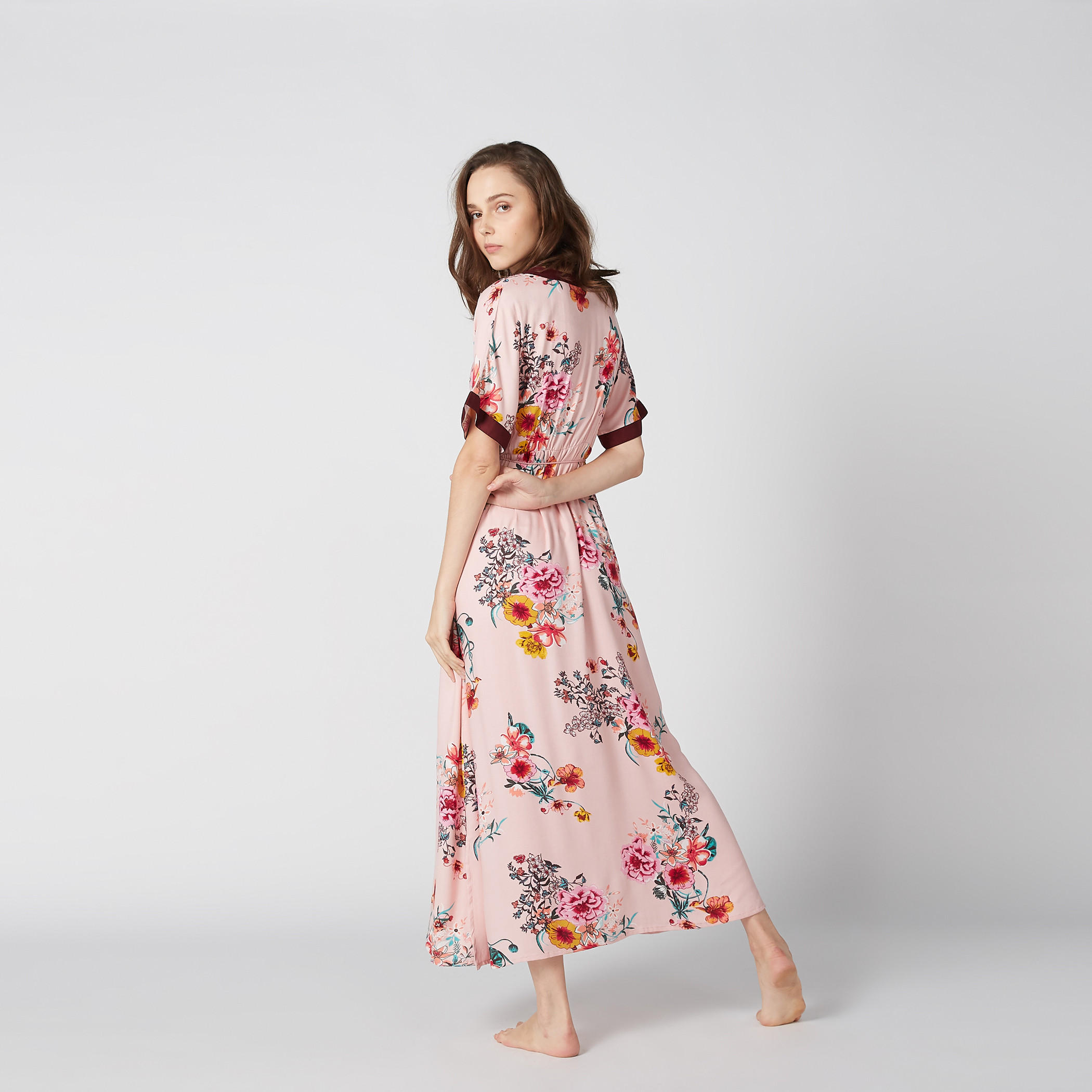 قميص نوم ماكسي بياقة V وطبعات وأكمام متّصلة-women-clothing-nightwear-nighties-image-3