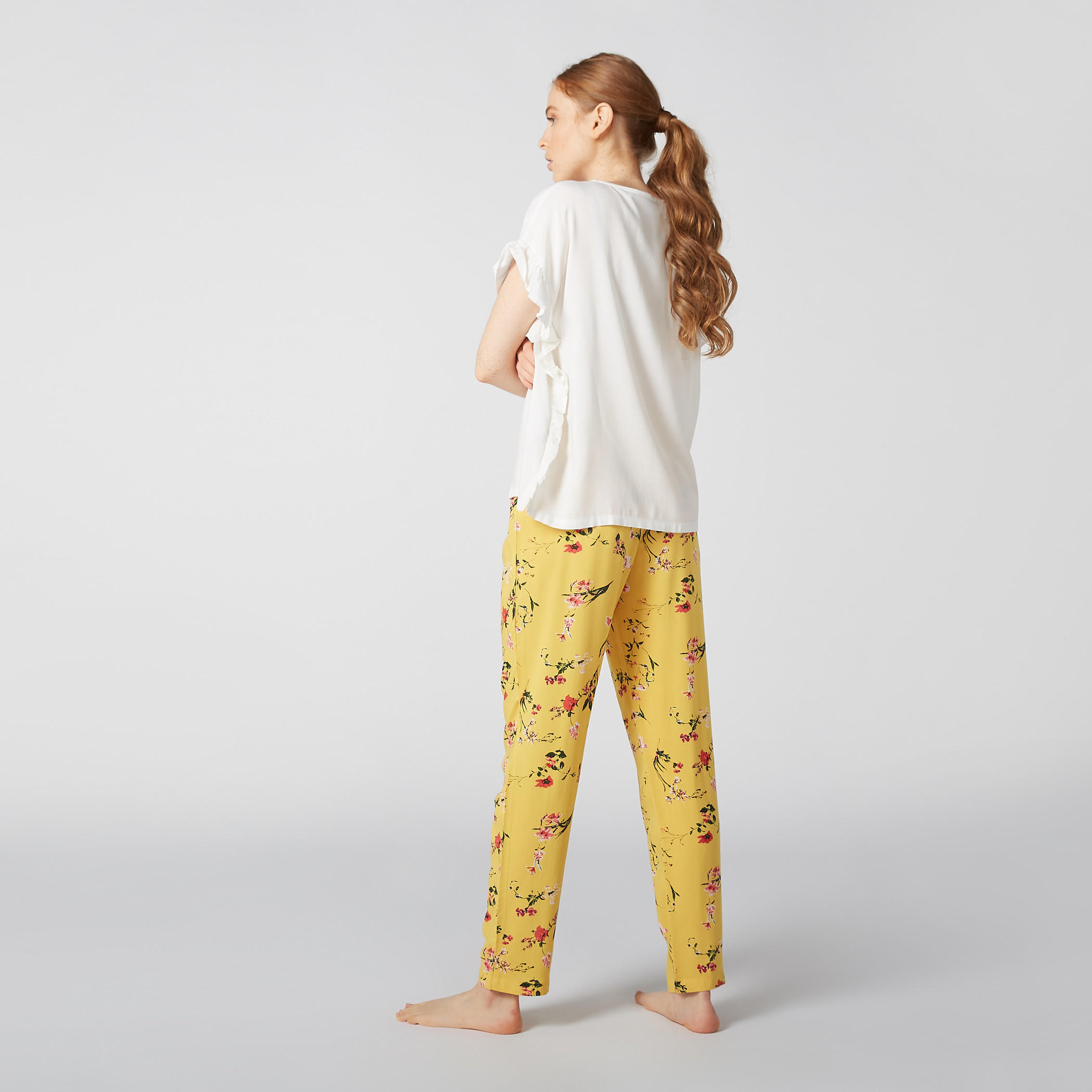 توب بتفاصيل كشكش وتطريز مع بنطال بيجاما-women-clothing-nightwear-pyjamas-longsets-image-1