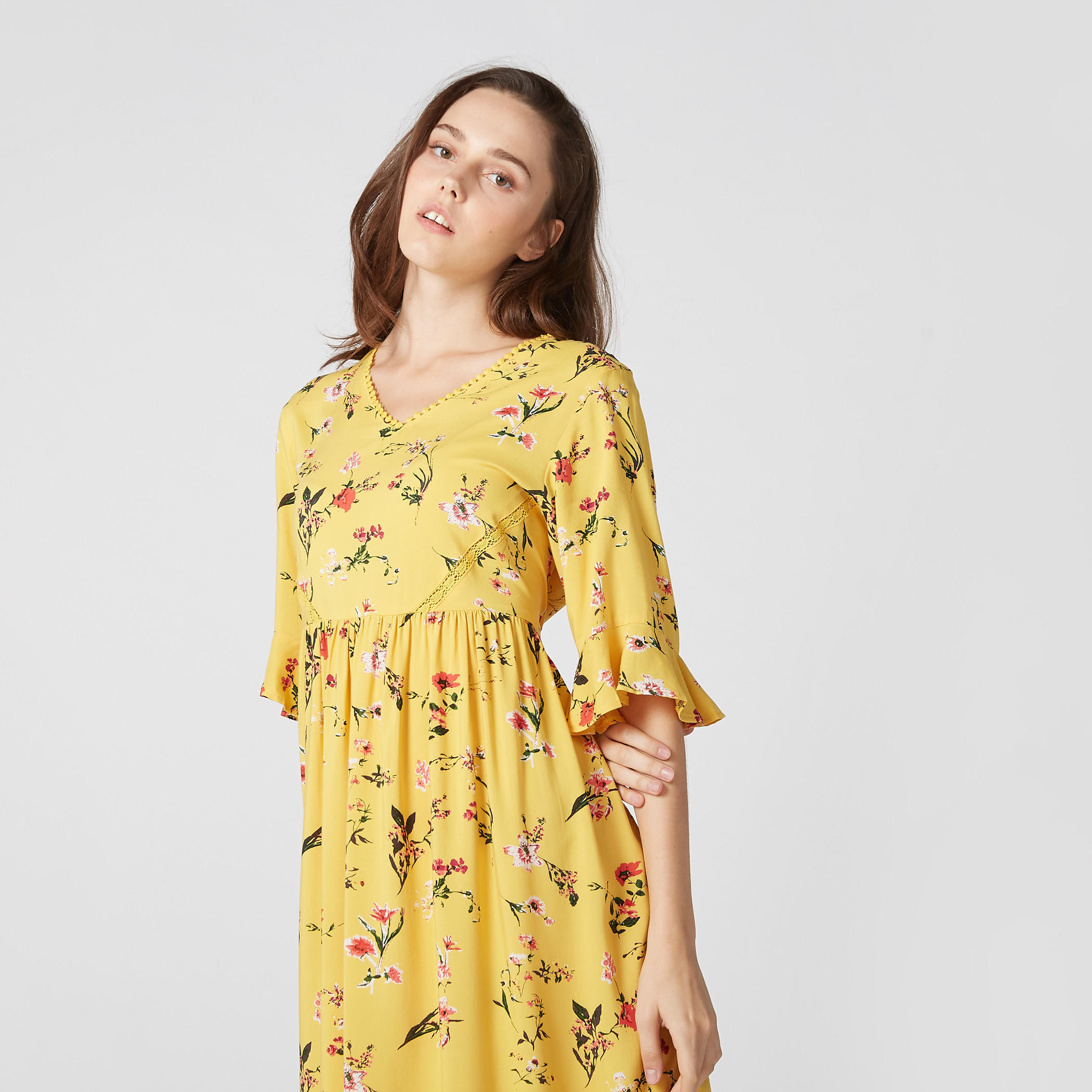 قميص نوم بأكمام 3/4 وياقة V وطبعات زهرية-women-clothing-nightwear-nighties-image-1