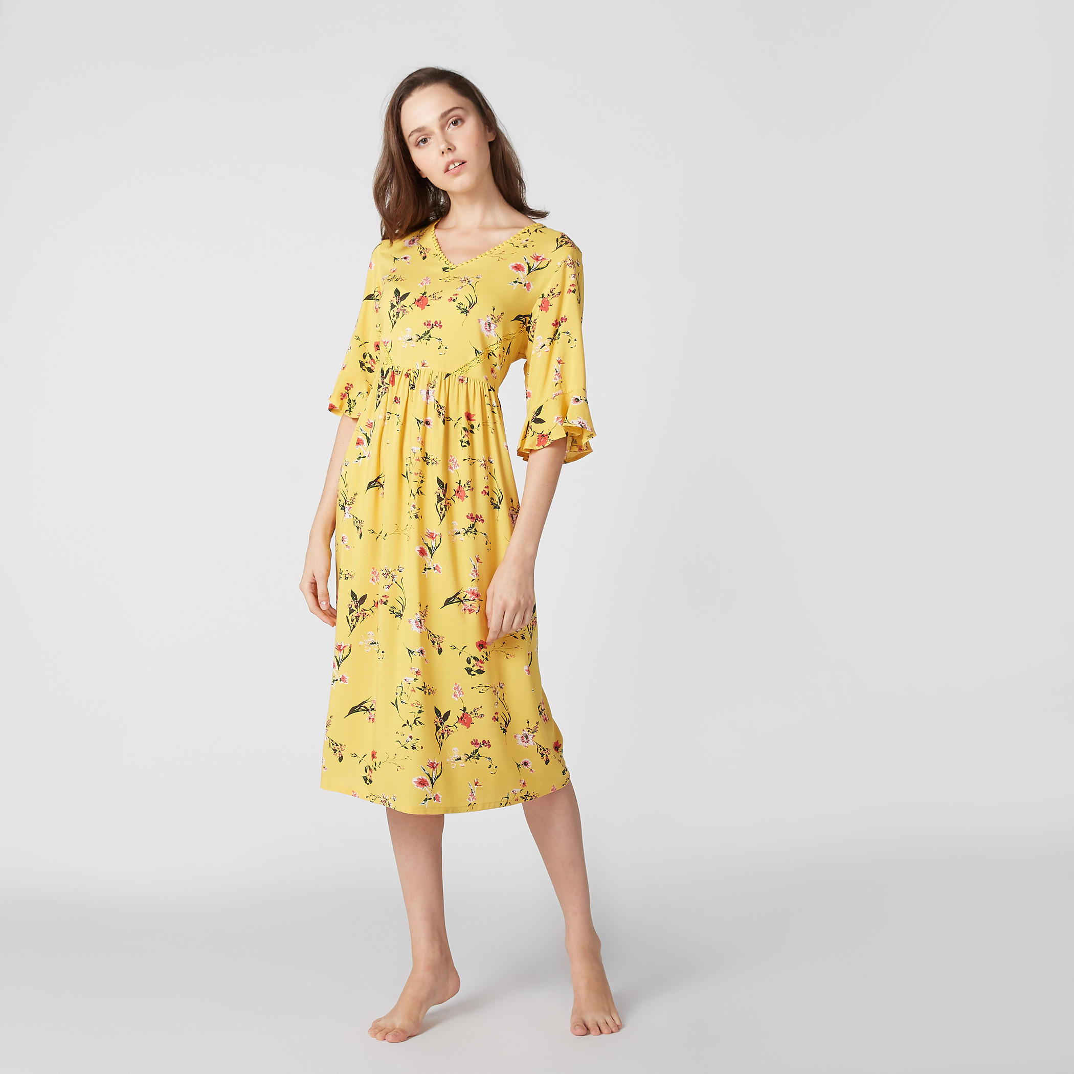 قميص نوم بأكمام 3/4 وياقة V وطبعات زهرية-women-clothing-nightwear-nighties-image-2