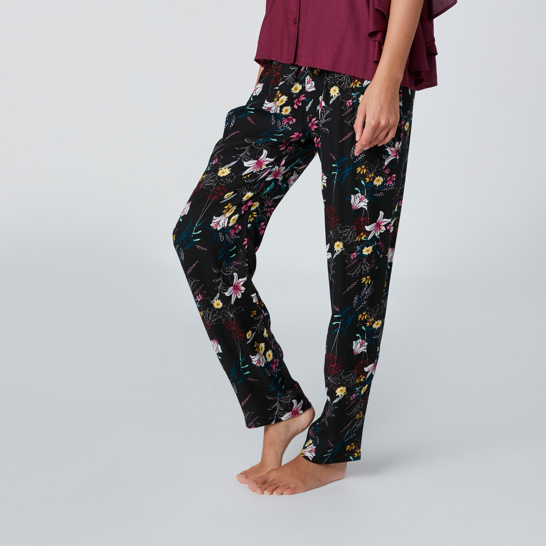 V-Neck Shirt and Printed Pyjama Set-women-clothing-nightwear-pyjamas-longsets-image-4