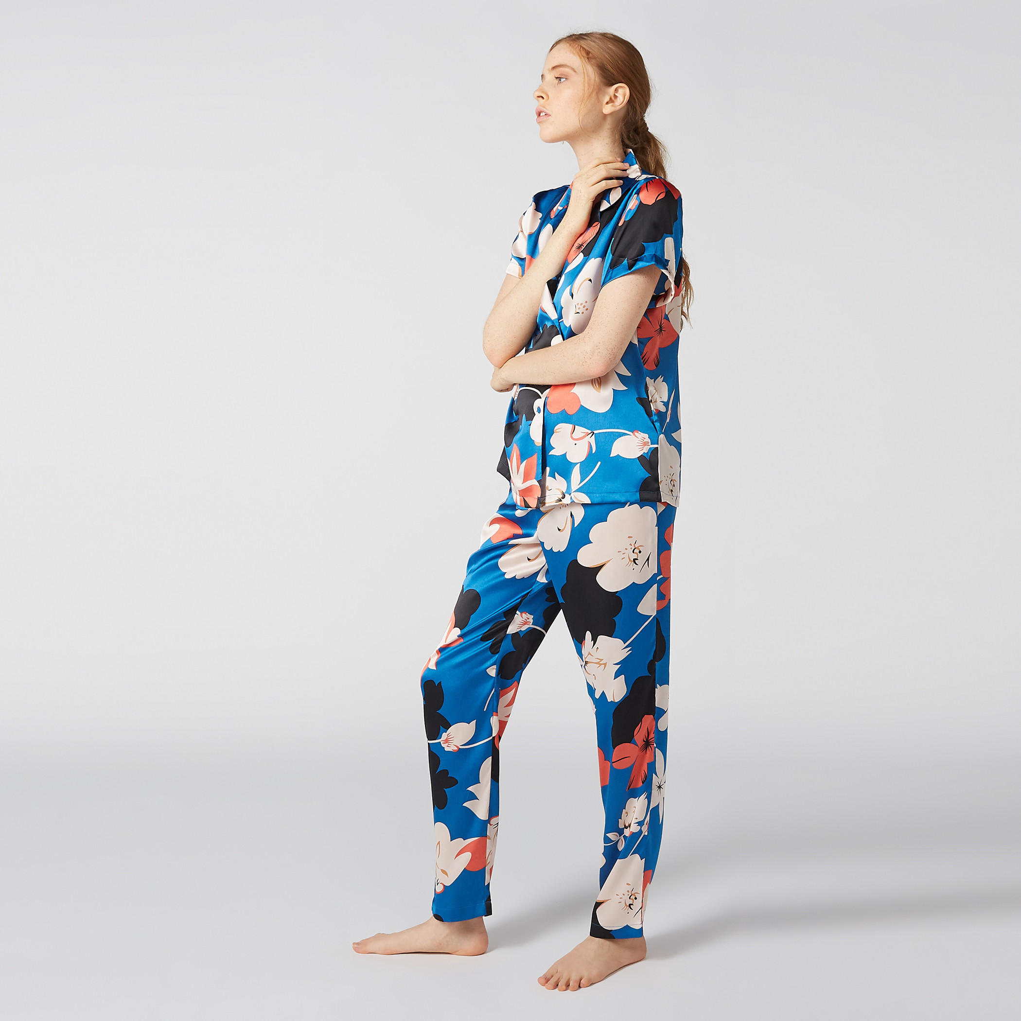 طقم بنطال بيجاما وقميص بياقة منسدلة وطبعات زهرية-women-clothing-nightwear-pyjamas-longsets-image-3