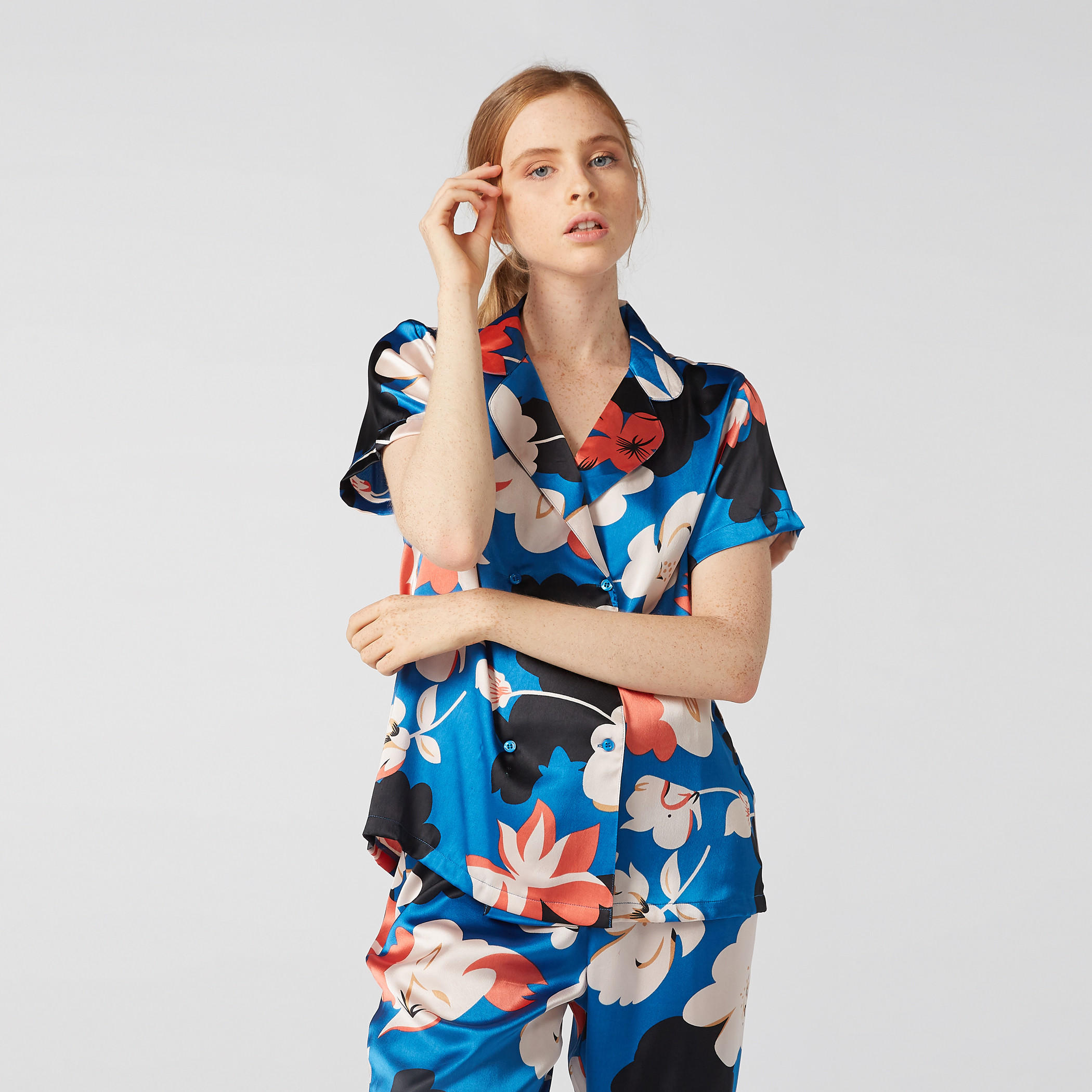 طقم بنطال بيجاما وقميص بياقة منسدلة وطبعات زهرية-women-clothing-nightwear-pyjamas-longsets-image-2