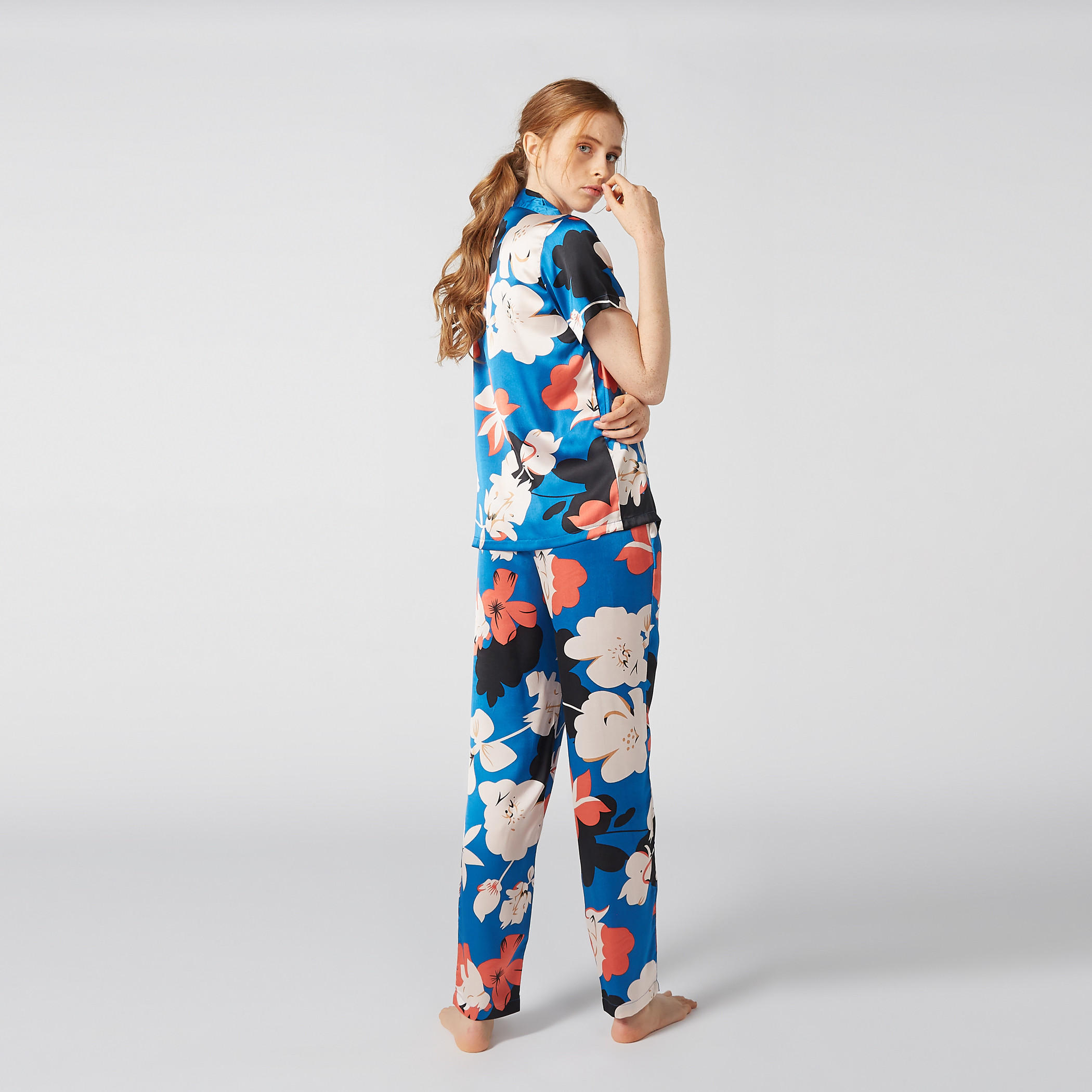 طقم بنطال بيجاما وقميص بياقة منسدلة وطبعات زهرية-women-clothing-nightwear-pyjamas-longsets-image-1