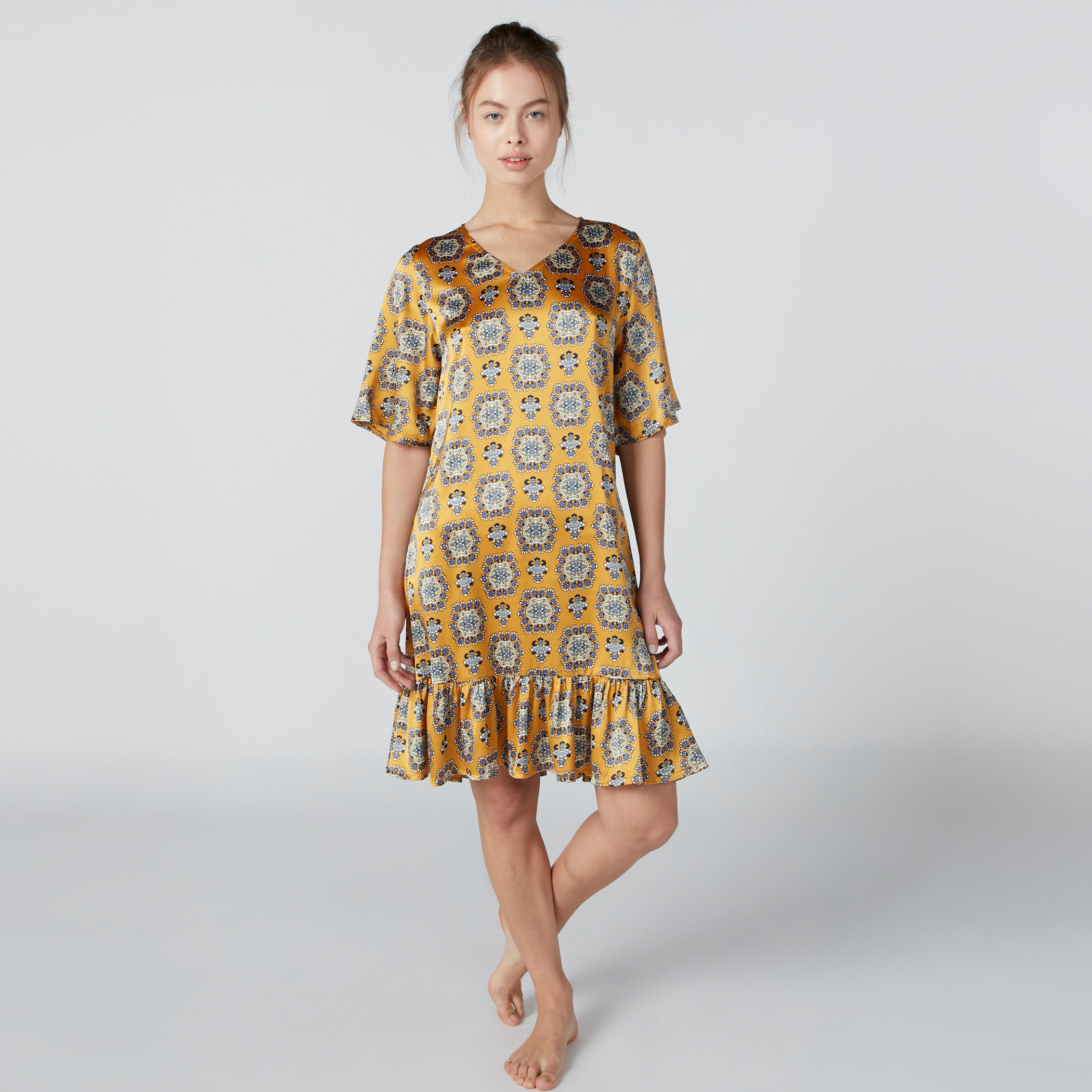 قميص نوم متوسط الطول بياقة V وأكمام واسعة - طقم من قطعتين-women-clothing-nightwear-nighties-image-2