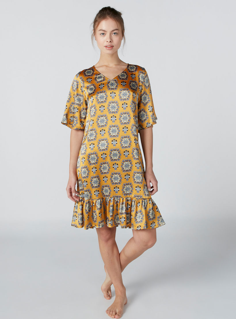 قميص نوم متوسط الطول بياقة V وأكمام واسعة - طقم من قطعتين-women-clothing-nightwear-nighties-image-2