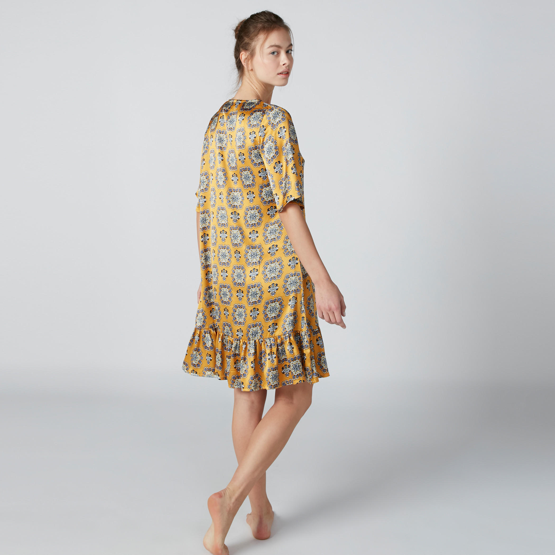 قميص نوم متوسط الطول بياقة V وأكمام واسعة - طقم من قطعتين-women-clothing-nightwear-nighties-image-8