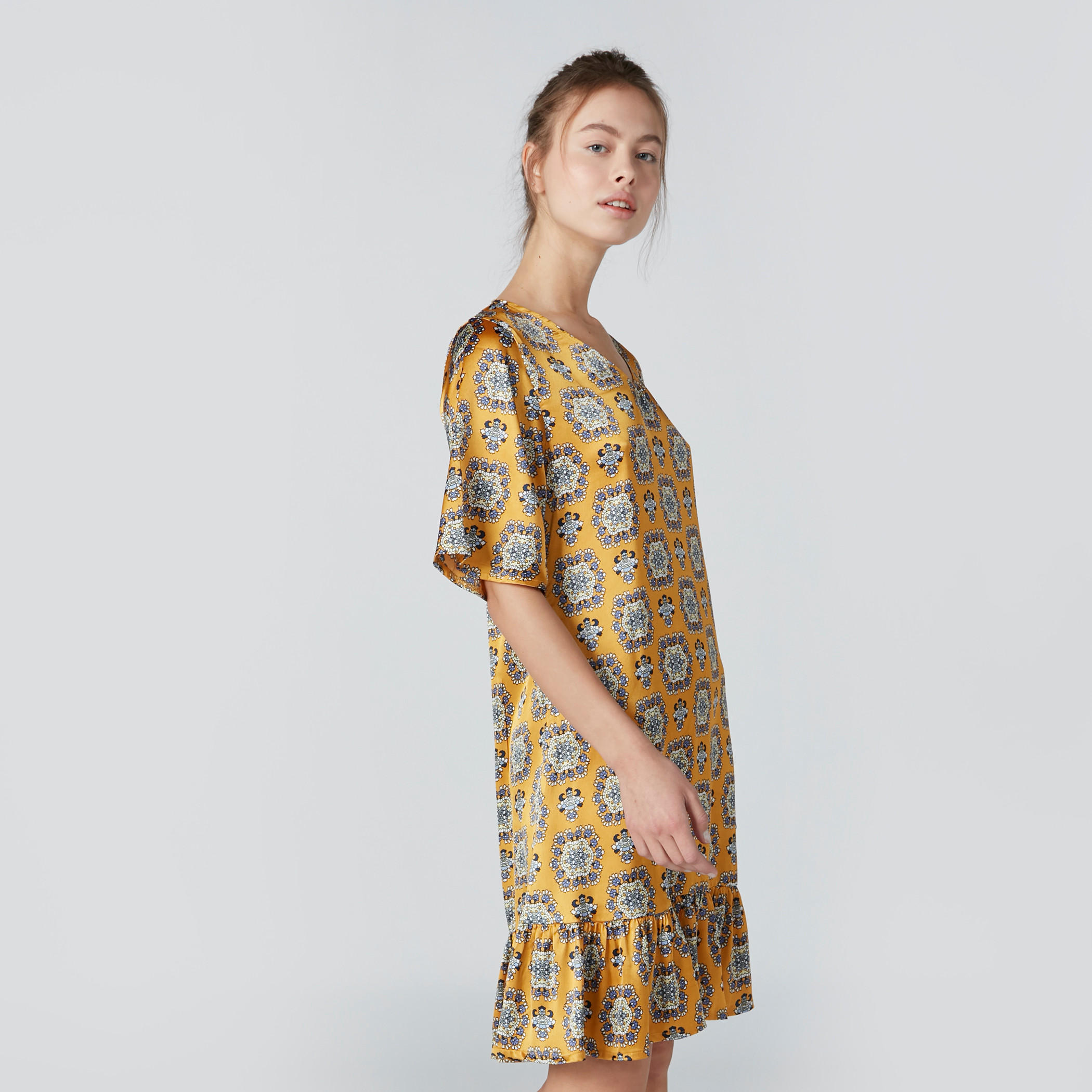 قميص نوم متوسط الطول بياقة V وأكمام واسعة - طقم من قطعتين-women-clothing-nightwear-nighties-image-4