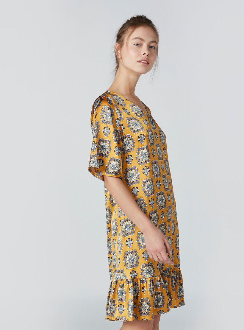 قميص نوم متوسط الطول بياقة V وأكمام واسعة - طقم من قطعتين-women-clothing-nightwear-nighties-image-4