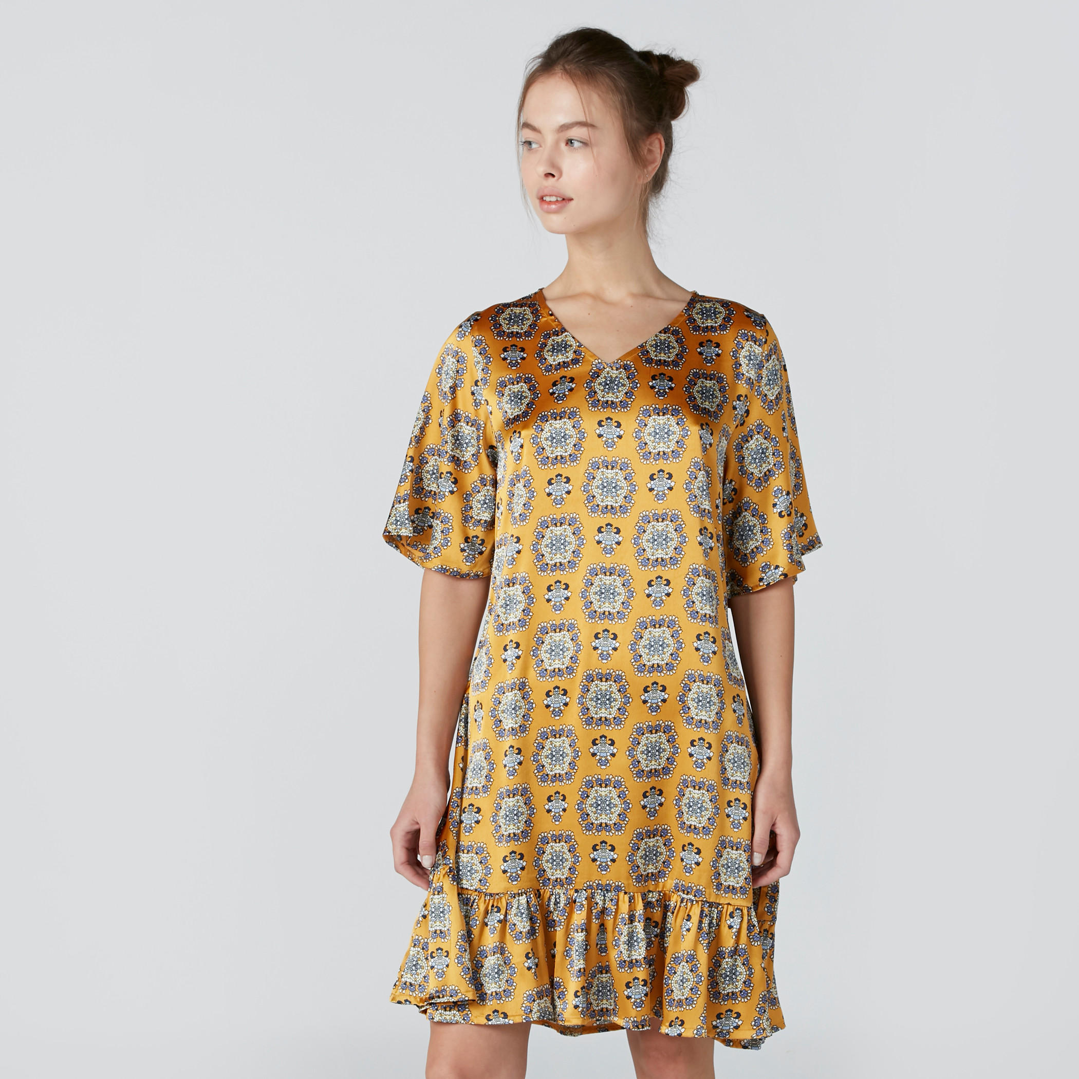 قميص نوم متوسط الطول بياقة V وأكمام واسعة - طقم من قطعتين-women-clothing-nightwear-nighties-image-6