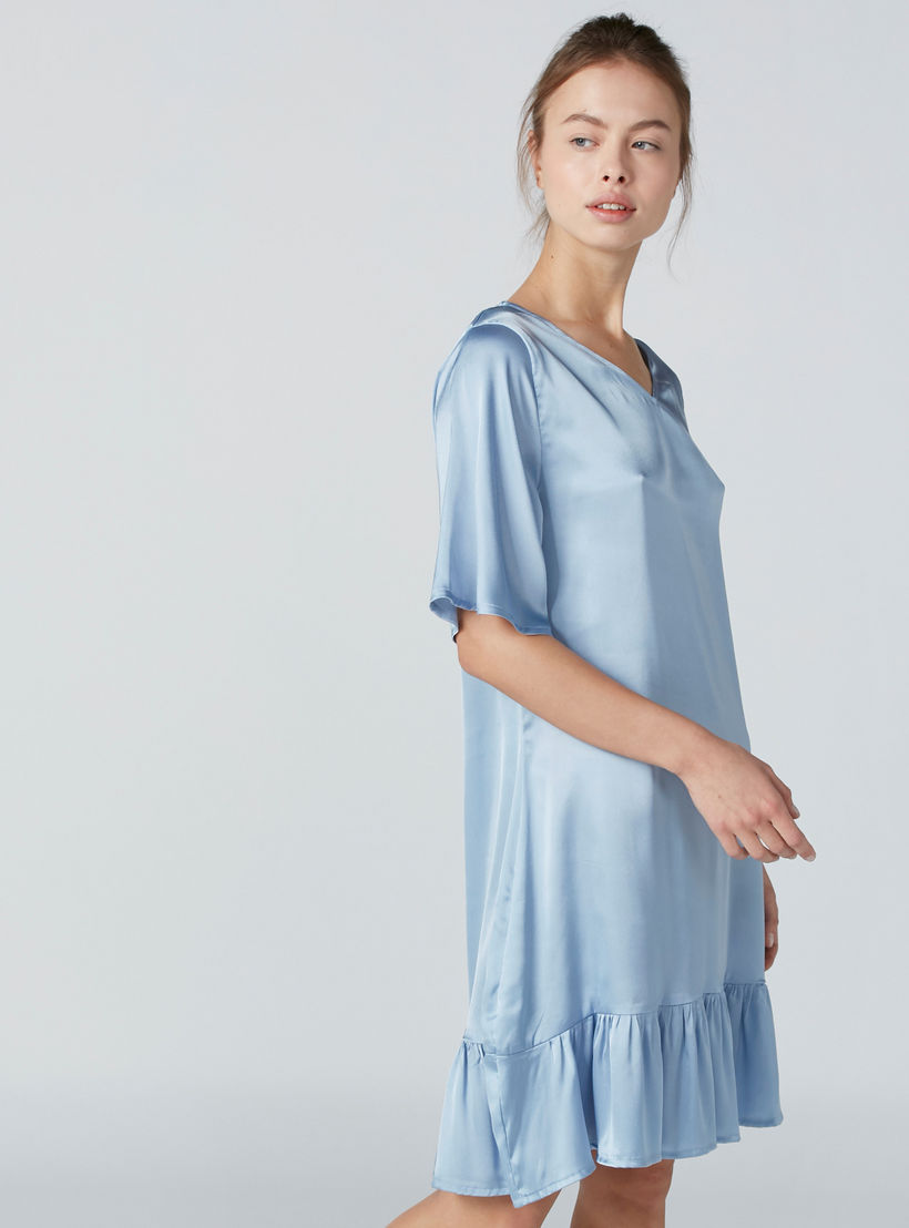 قميص نوم متوسط الطول بياقة V وأكمام واسعة - طقم من قطعتين-women-clothing-nightwear-nighties-image-5