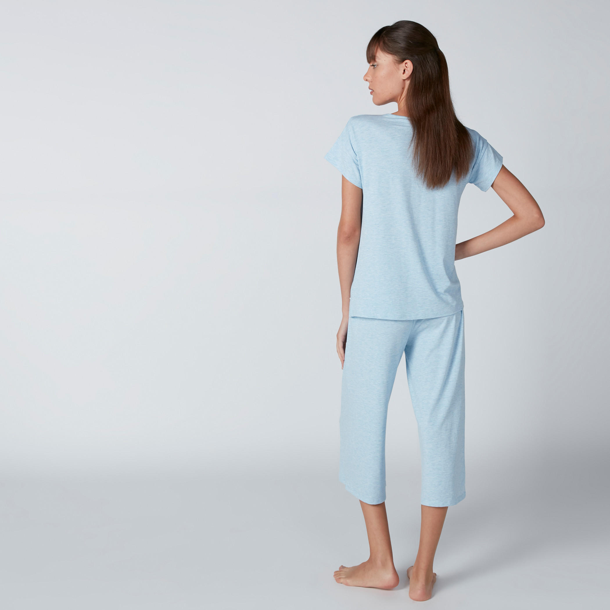 طقم بنطال كابري وتيشيرت بتفاصيل لؤلؤ وطبعات-women-clothing-nightwear-pyjamas-longsets-image-2