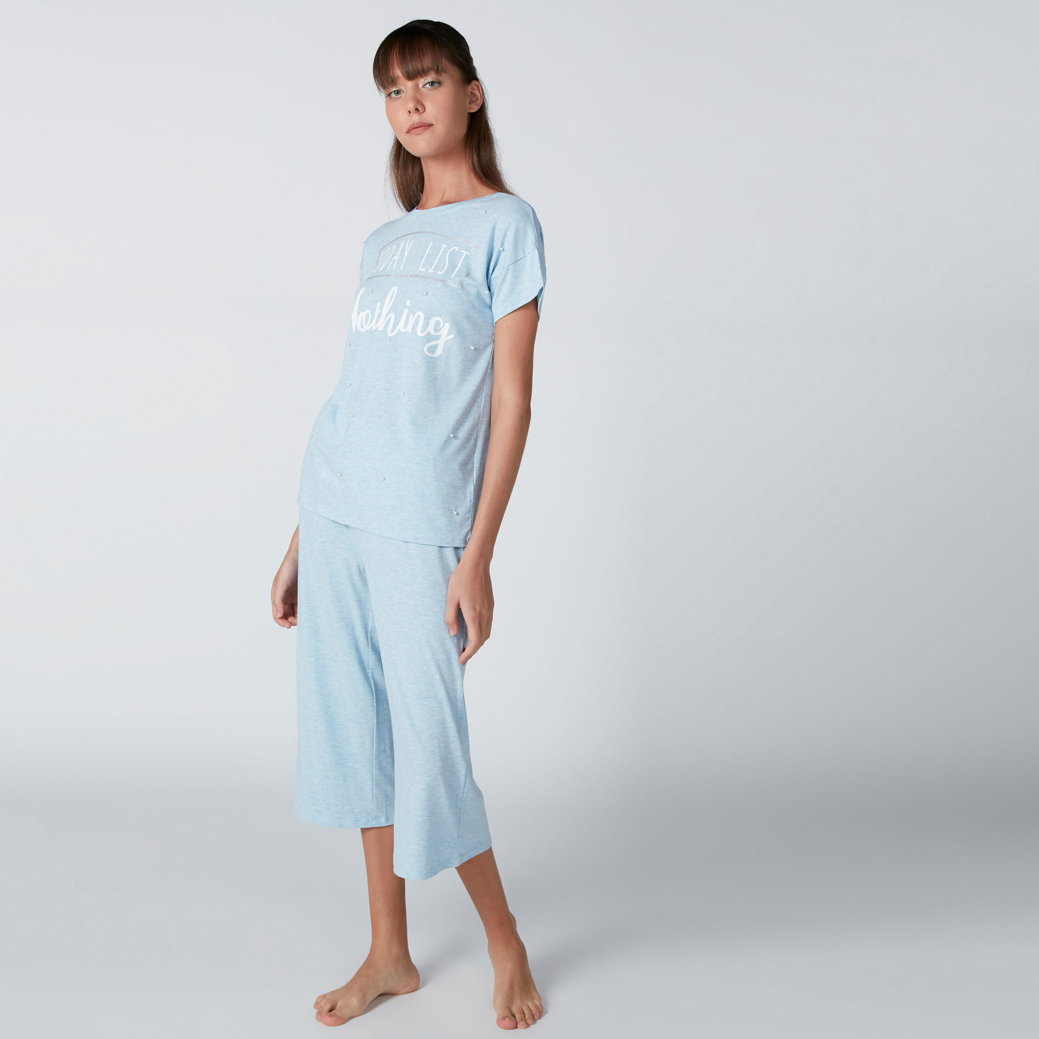 طقم بنطال كابري وتيشيرت بتفاصيل لؤلؤ وطبعات-women-clothing-nightwear-pyjamas-longsets-image-3