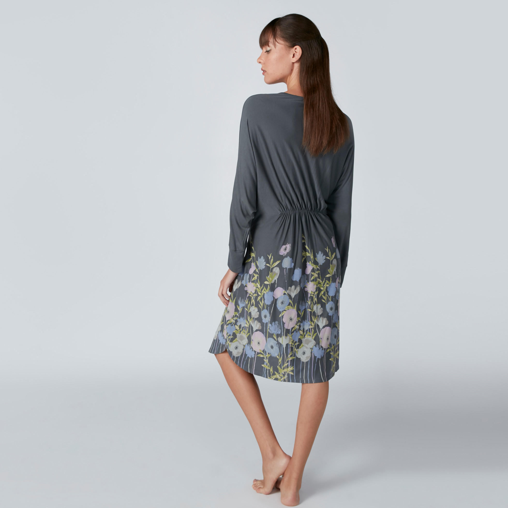 قميص نوم بياقة V وطبعات زهرية ودرزات-women-clothing-nightwear-nighties-image-2