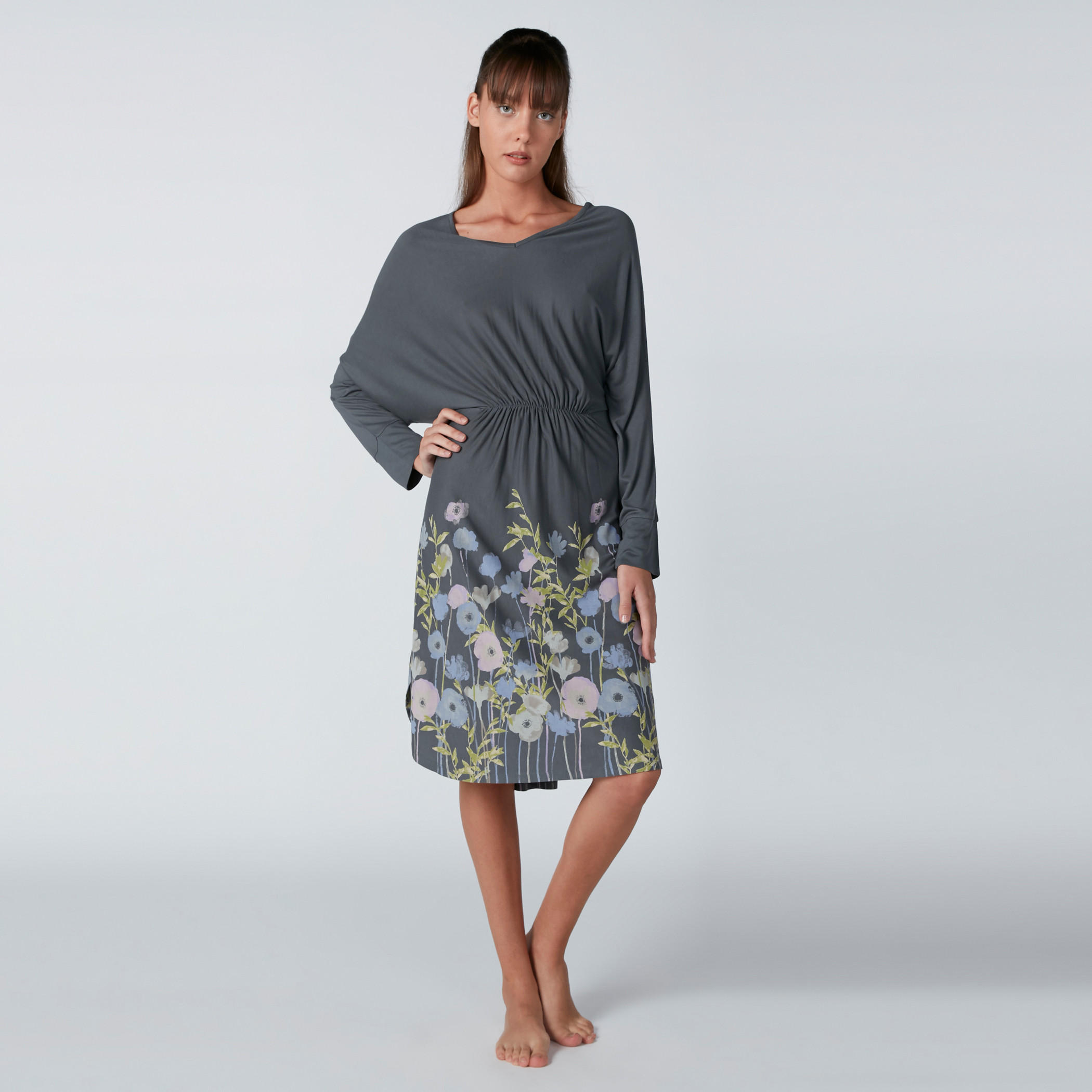 قميص نوم بياقة V وطبعات زهرية ودرزات-women-clothing-nightwear-nighties-image-3