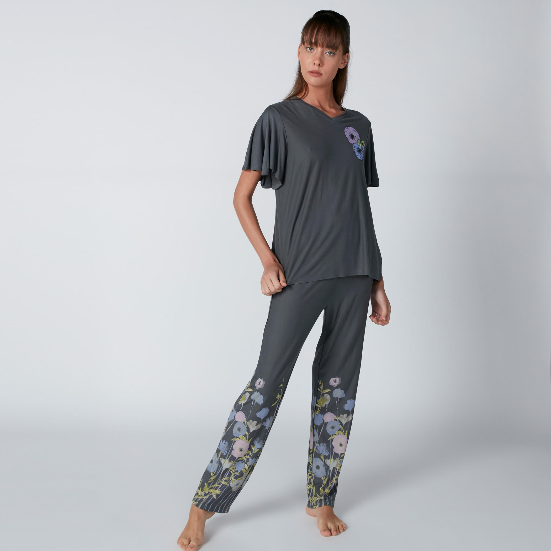 طقم بنطال بيجاما وبلوزة بأكمام واسعة وطبعات زهرية-women-clothing-nightwear-pyjamas-longsets-image-3