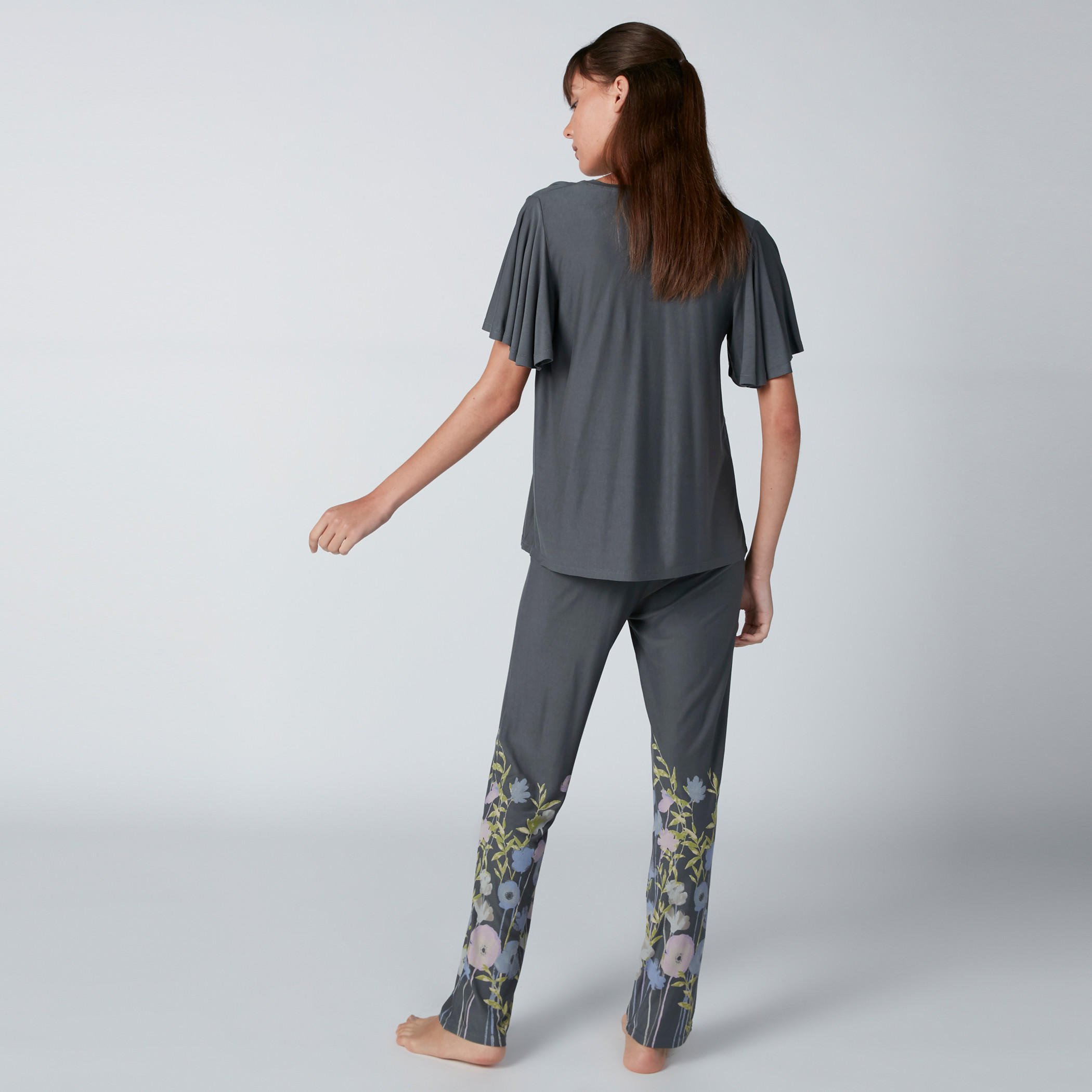 طقم بنطال بيجاما وبلوزة بأكمام واسعة وطبعات زهرية-women-clothing-nightwear-pyjamas-longsets-image-2