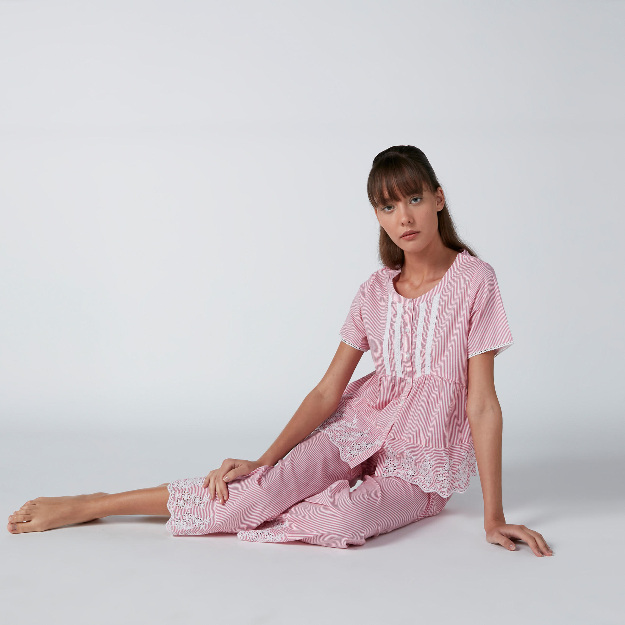 طقم بنطال بيجاما وقميص مقلّم بتفاصيل دانتيل-women-clothing-nightwear-pyjamas-longsets-image-4