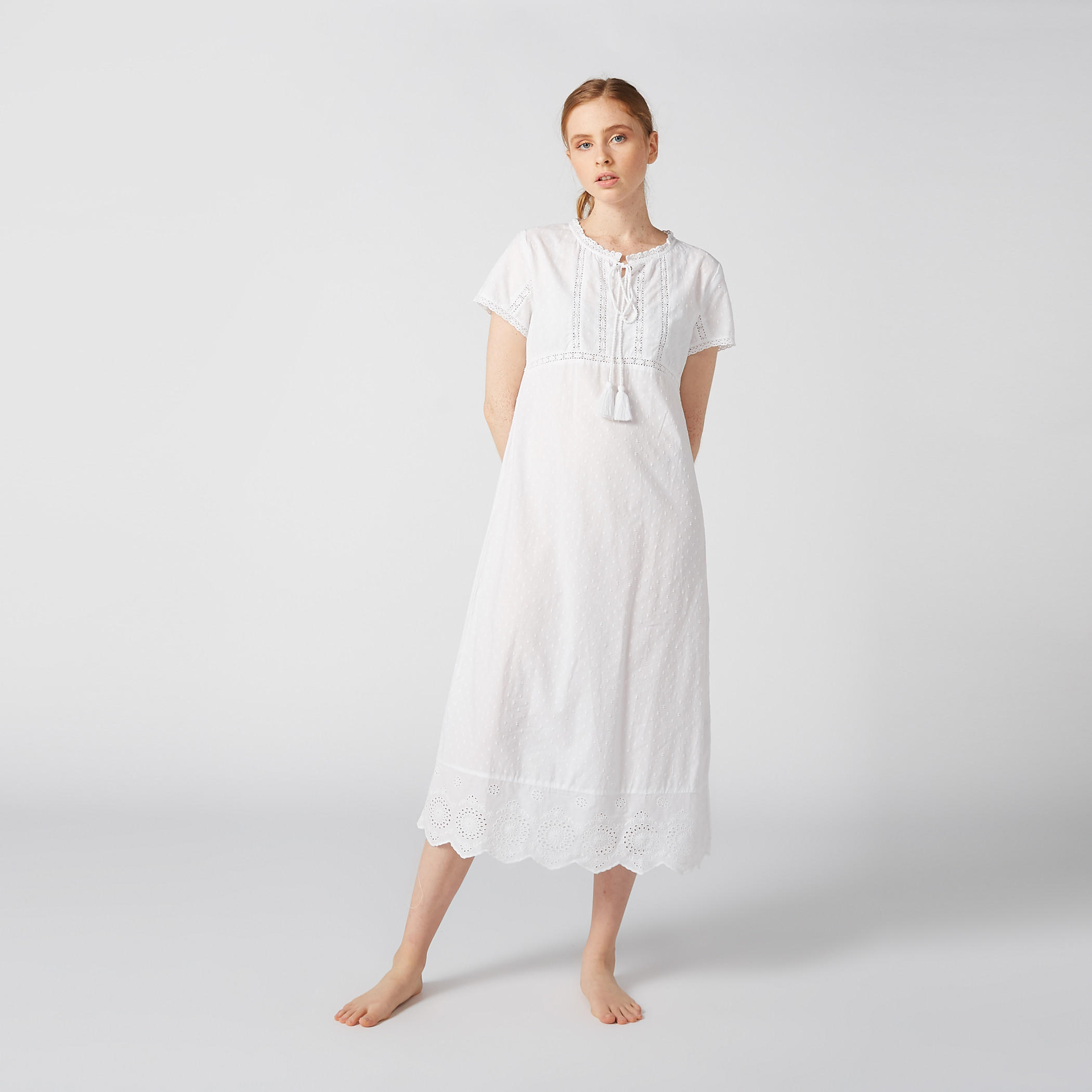 قميص نوم بتفاصيل دانتيل وأكمام قصيرة-women-clothing-nightwear-nighties-image-1